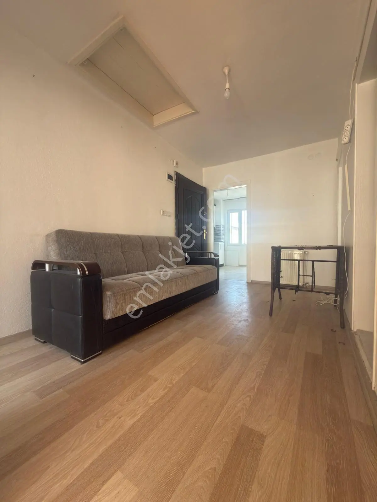 Saadet Korkmaz'dan Denize 50 Metre Ayrı Mutfaklı Kiralık 2+1 Daire