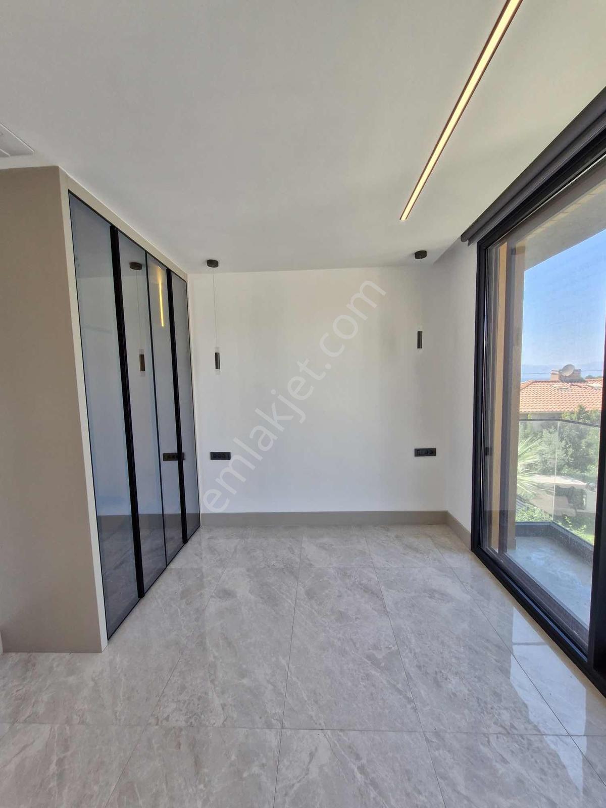 Çeşme Çiftlikköy'de 4+1 Denize Yakın , Havuzlu , Sıfır Villa - Görsel 16