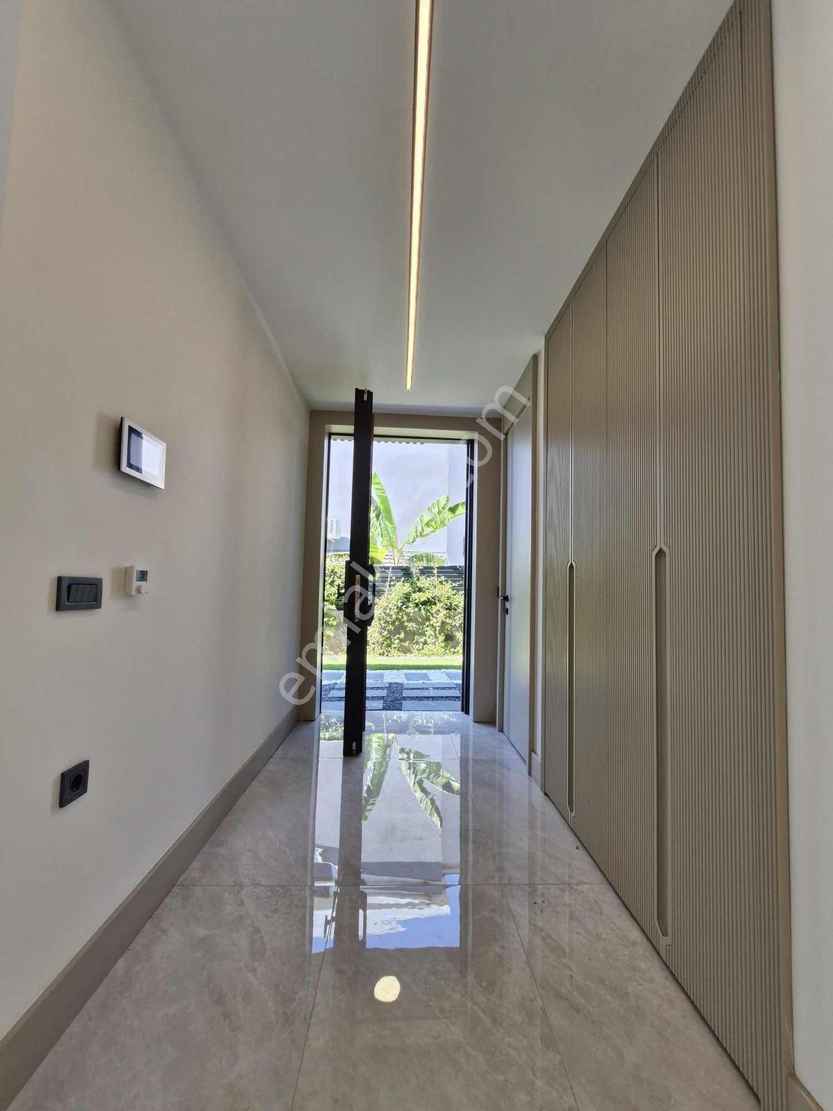 Çeşme Çiftlikköy'de 4+1 Denize Yakın , Havuzlu , Sıfır Villa - Görsel 11