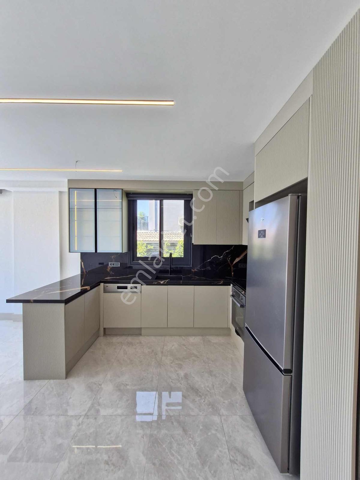 Çeşme Çiftlikköy'de 4+1 Denize Yakın , Havuzlu , Sıfır Villa - Görsel 27