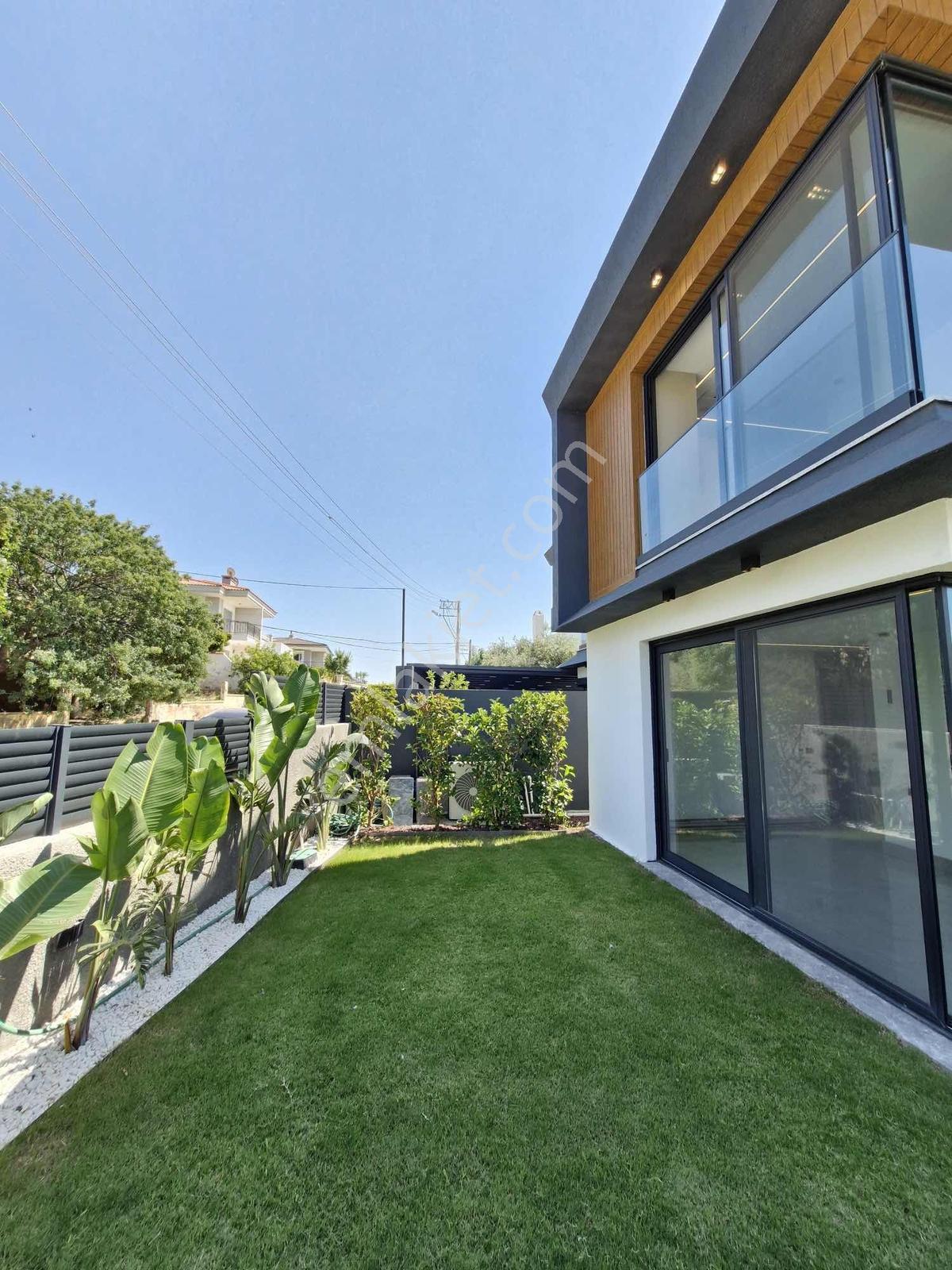 Çeşme Çiftlikköy'de 4+1 Denize Yakın , Havuzlu , Sıfır Villa - Görsel 3
