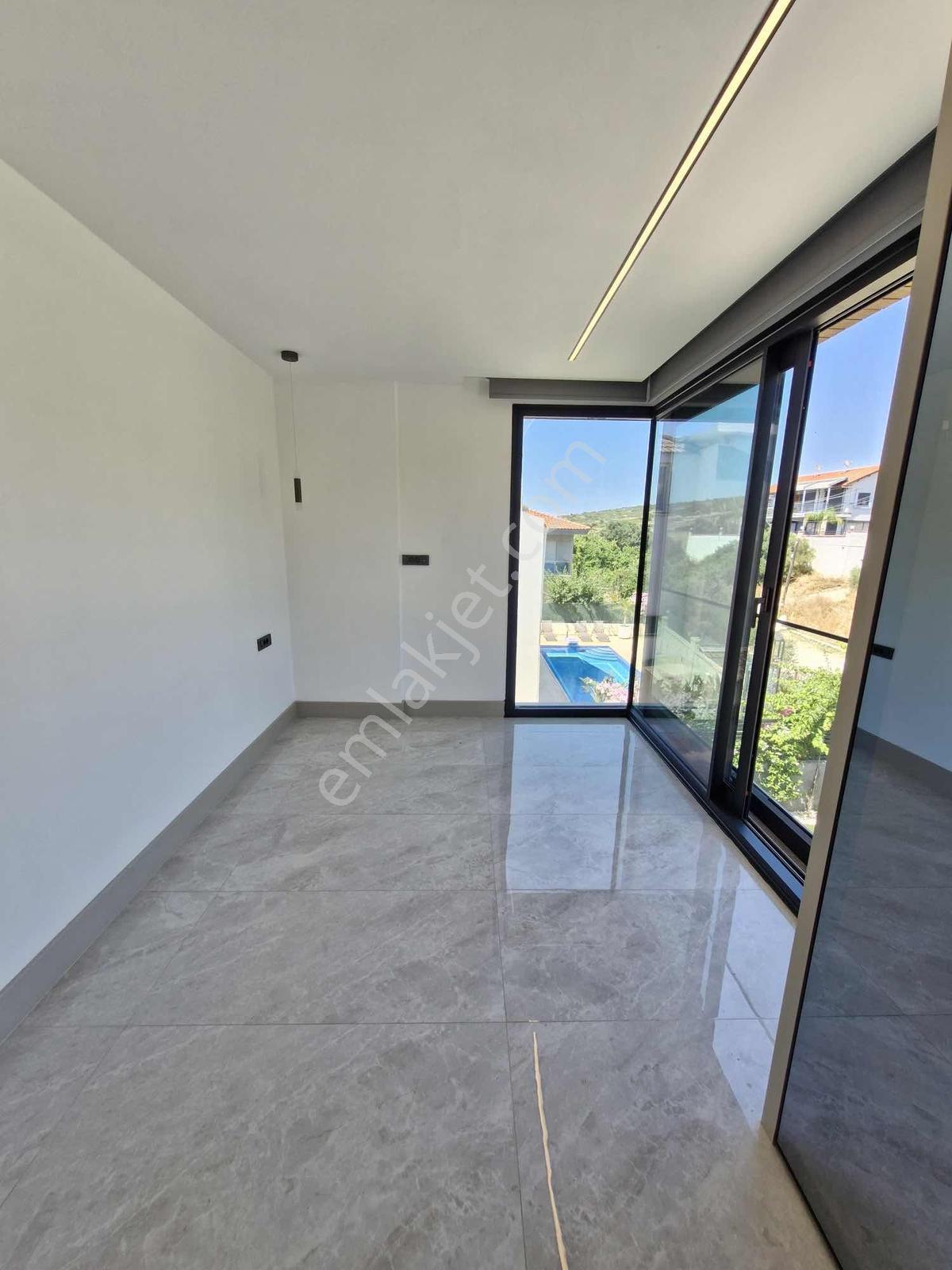Çeşme Çiftlikköy'de 4+1 Denize Yakın , Havuzlu , Sıfır Villa - Görsel 21