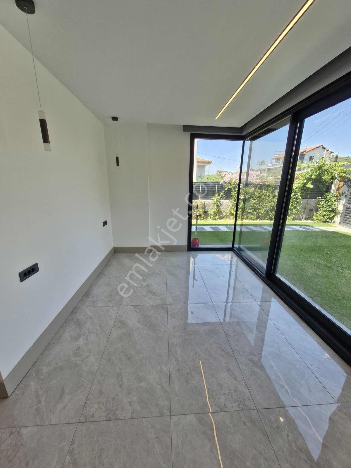 Çeşme Çiftlikköy'de 4+1 Denize Yakın , Havuzlu , Sıfır Villa - Görsel 26