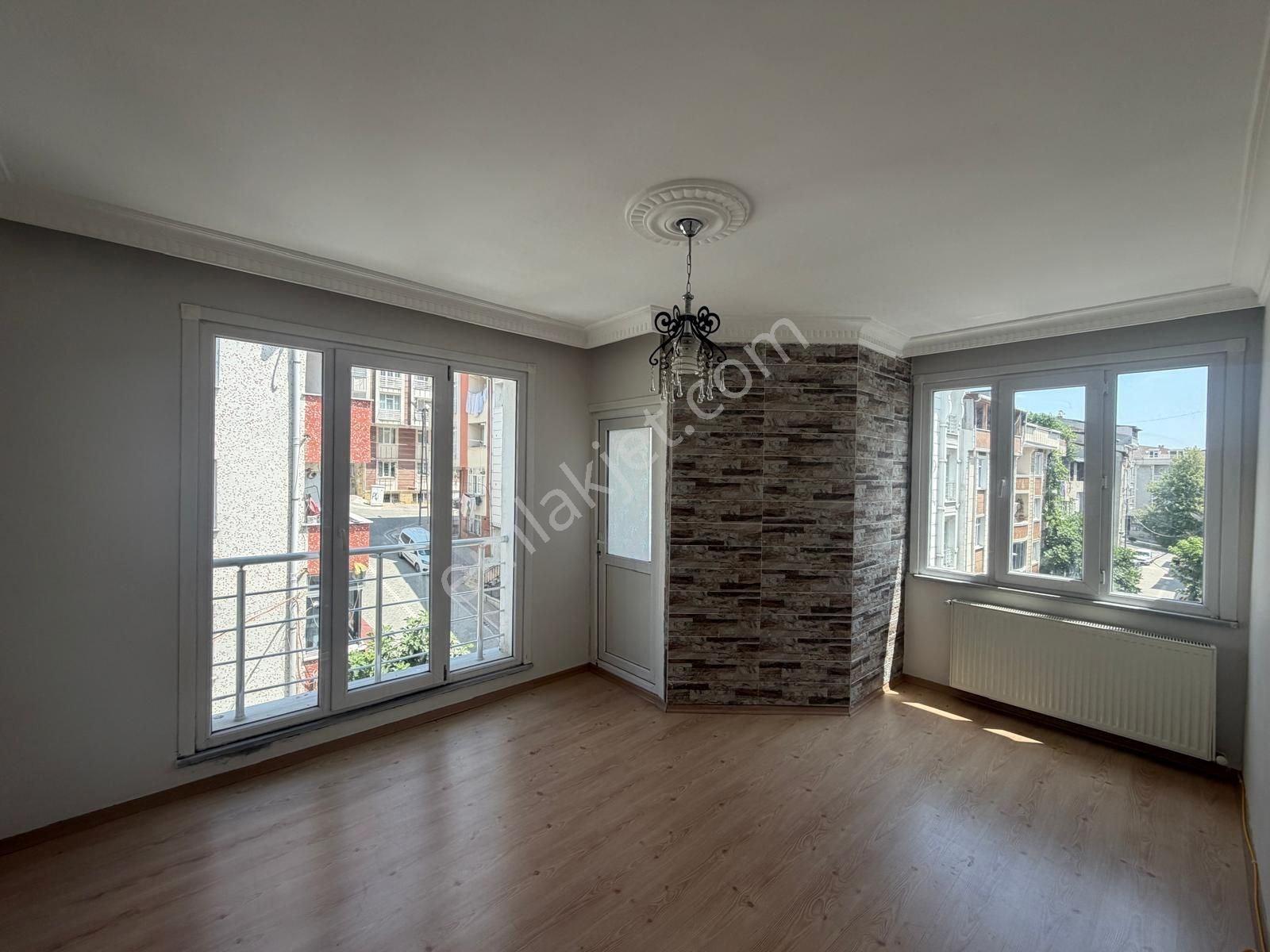 Esenyurt Kıraç Hürriyet Mahallesinde 2+1 85 M2 Balkonlu 1.kat Da Kiralık Daire - Görsel 13