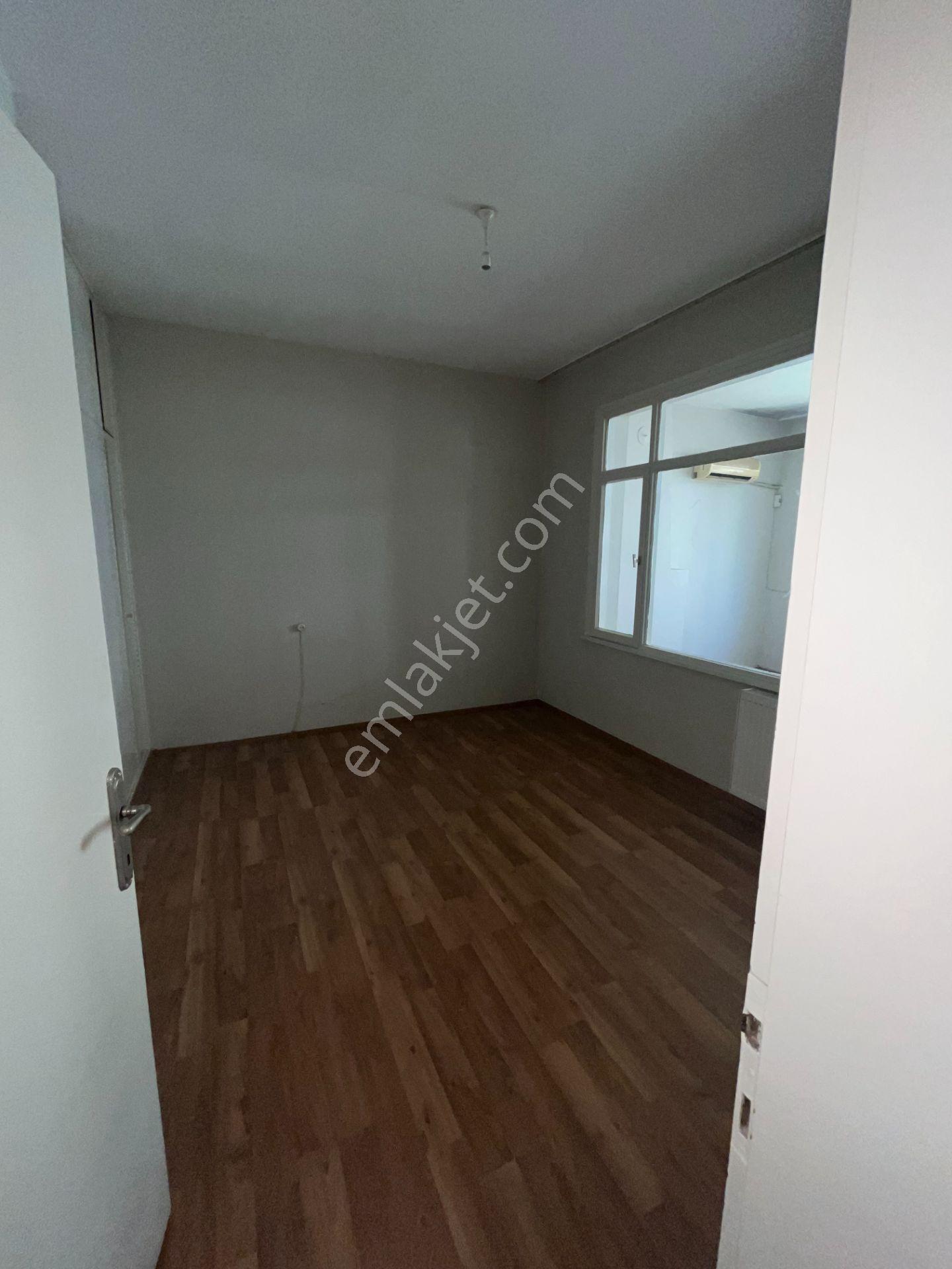 Sağlık Mahallesi'nde Geniş Balkonlu Kiralık 3+1 Daire - Görsel 13