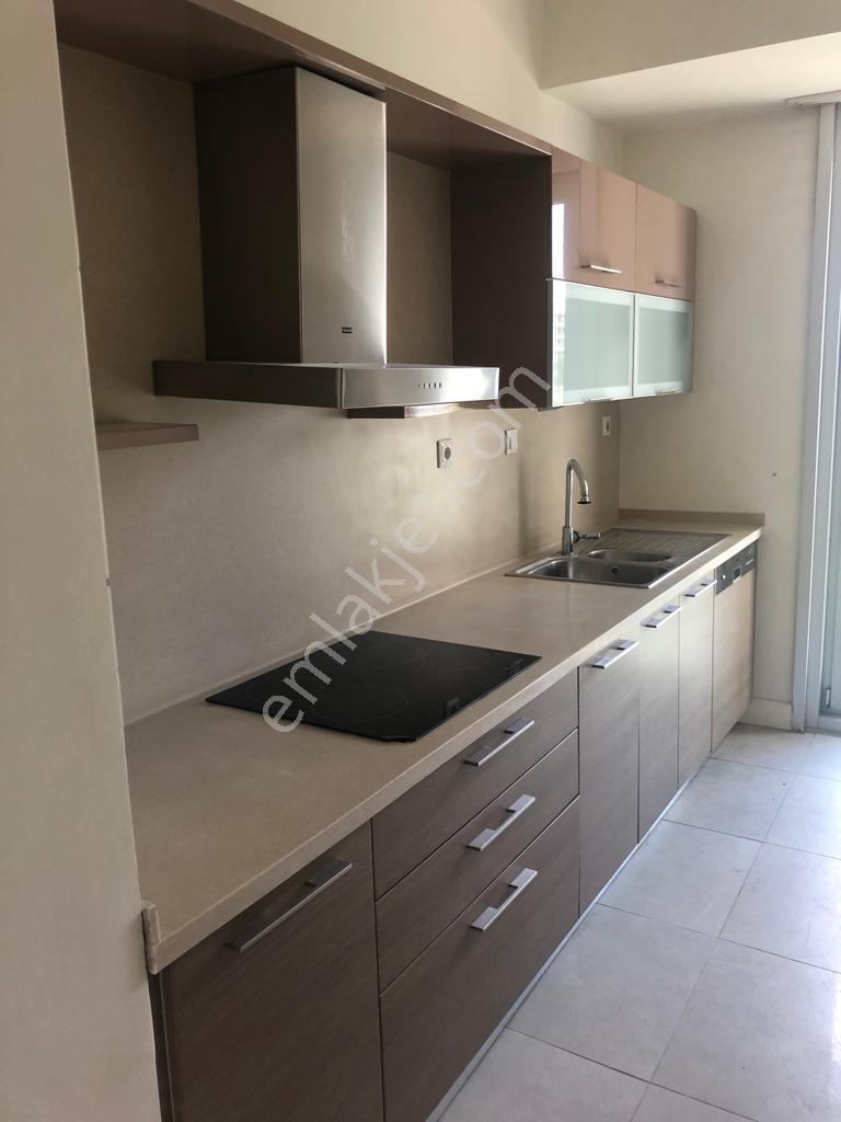 Batışehir'de Peyzaj Manzaralı 135m2 3+1 Kiralık Daire