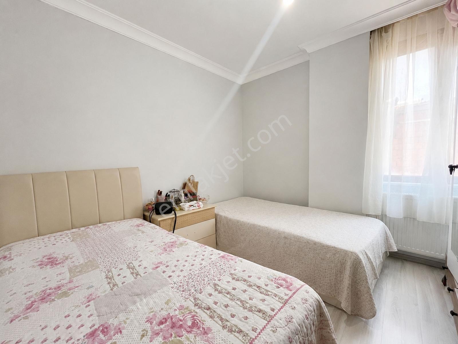 Satılık 2+1 Daire - Ara Kat - Cadde Üzeri - Ayrı Wc - Balkon - Görsel 18