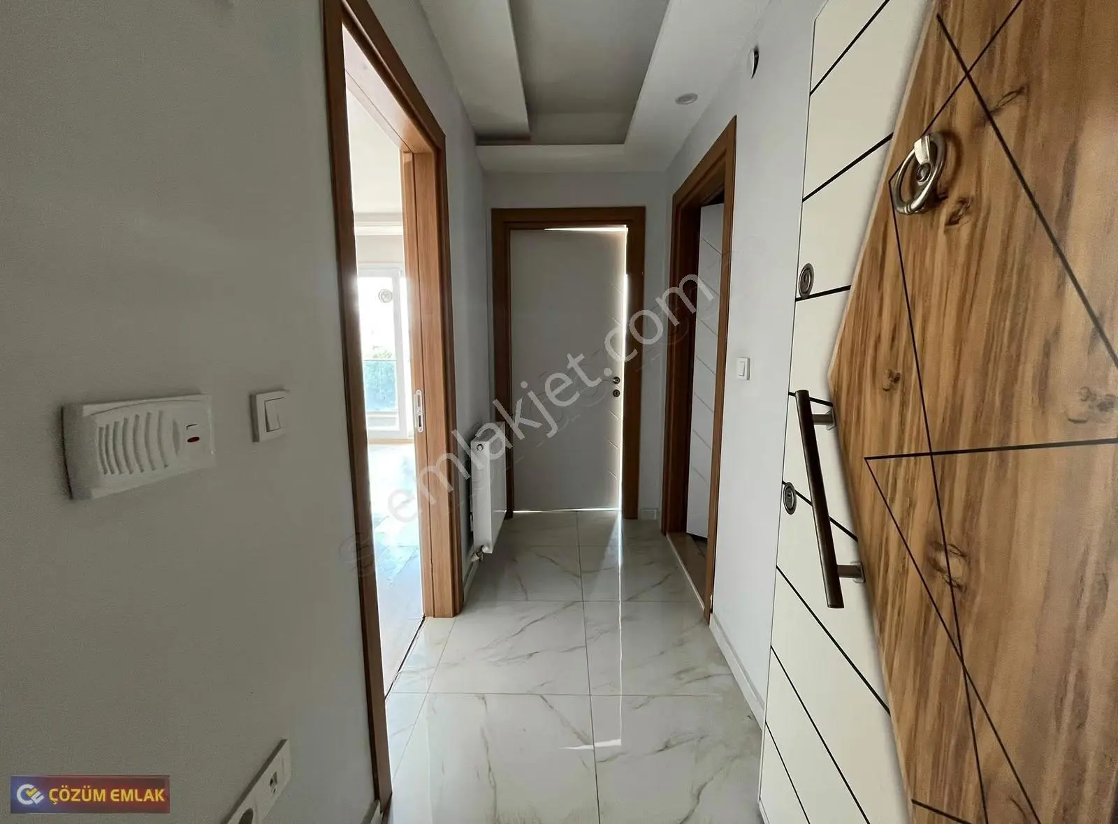 Çözüm Emlak'tan Muradiye Belediye Civarında 1+1 Kiralık Daire - Görsel 13