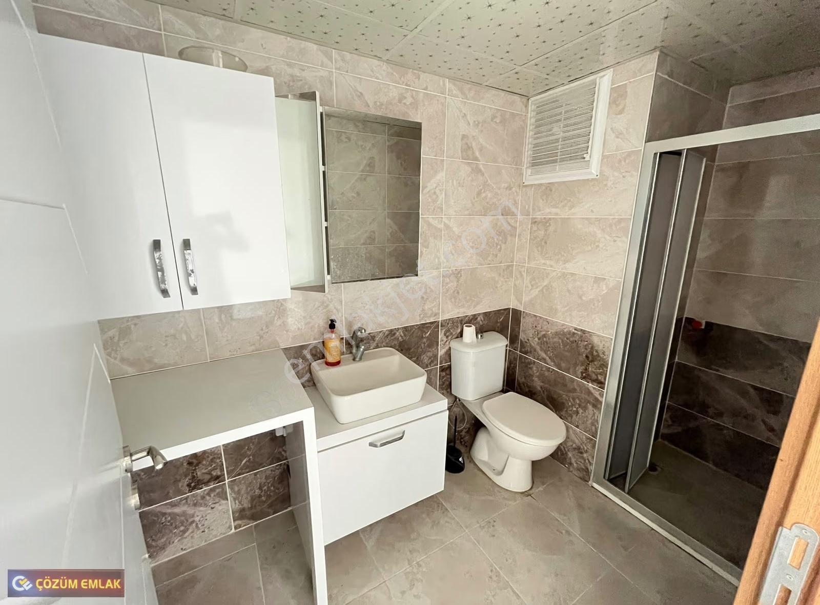 Çözüm Emlak'tan Muradiye Belediye Civarında 1+1 Kiralık Daire - Görsel 4