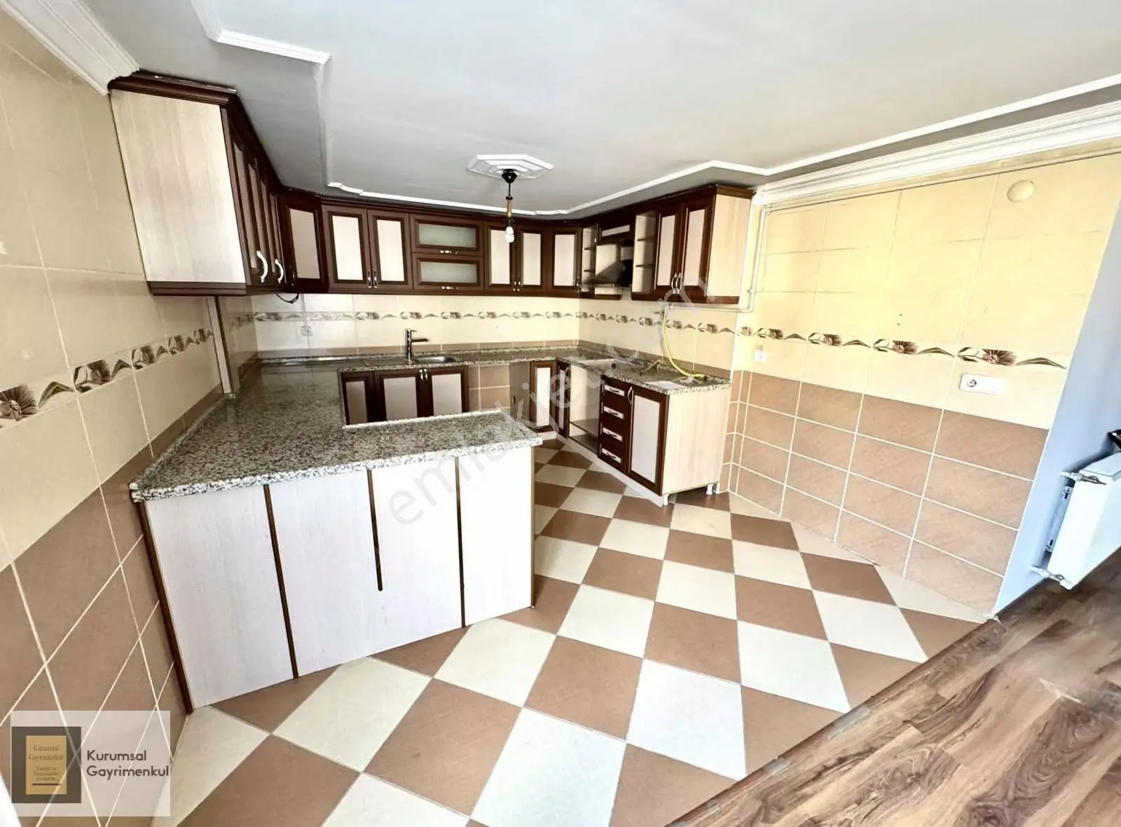 Dikkaldırım Mahallesinde Merkezi Konumda Kiralık 2+1 Daire - Görsel 2