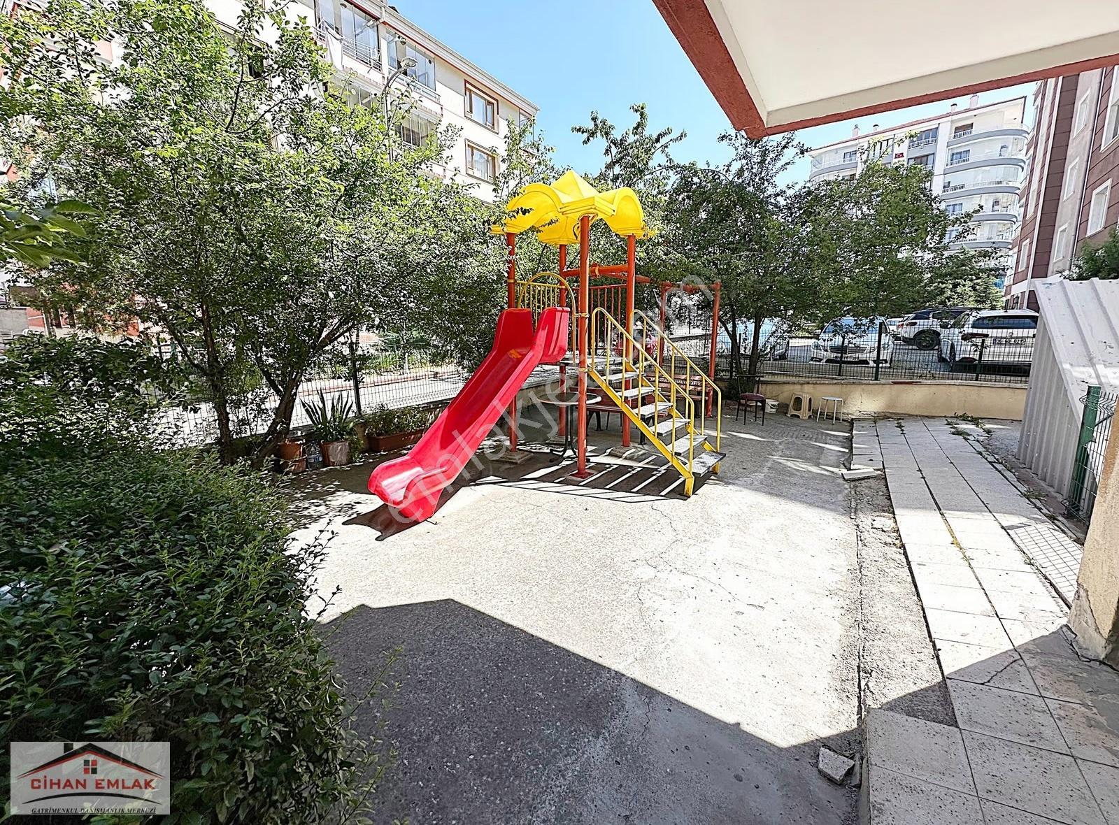 Cihan'dan Kapalı Otoparklı Ünsal Caddesi Üzerinde Katta Kiralık - Görsel 4