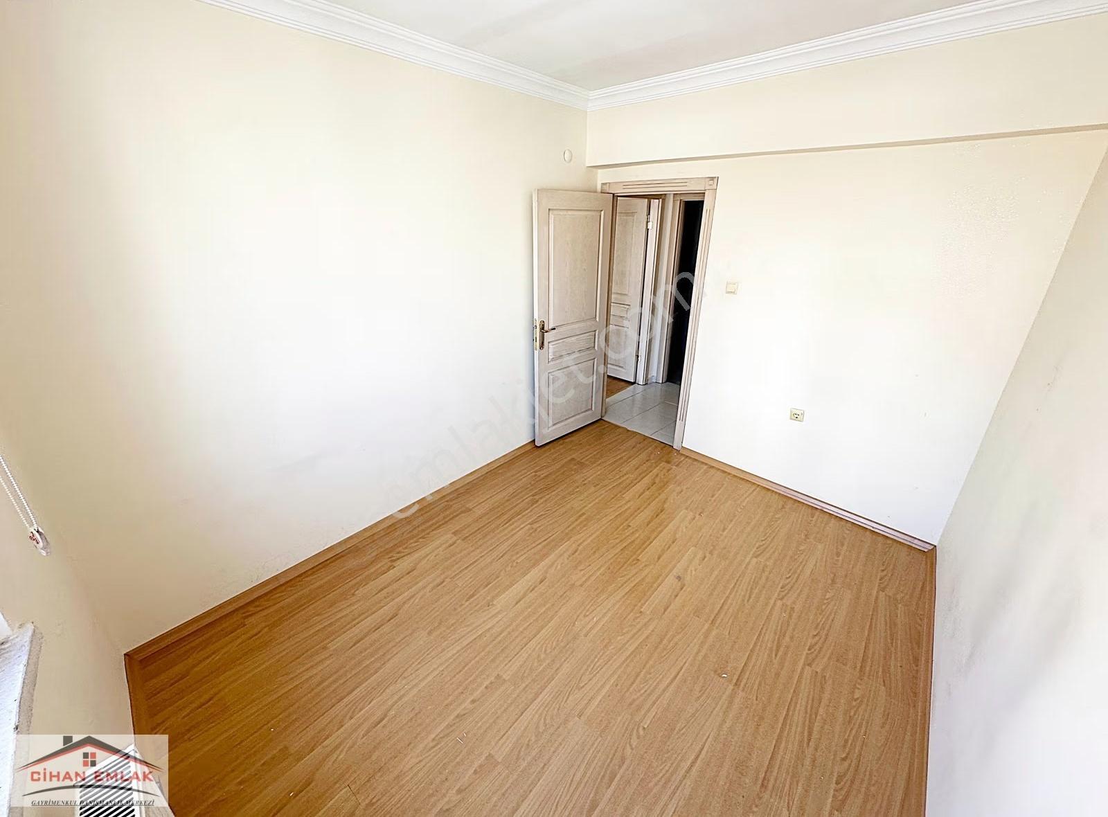Cihan'dan Kapalı Otoparklı Ünsal Caddesi Üzerinde Katta Kiralık - Görsel 23