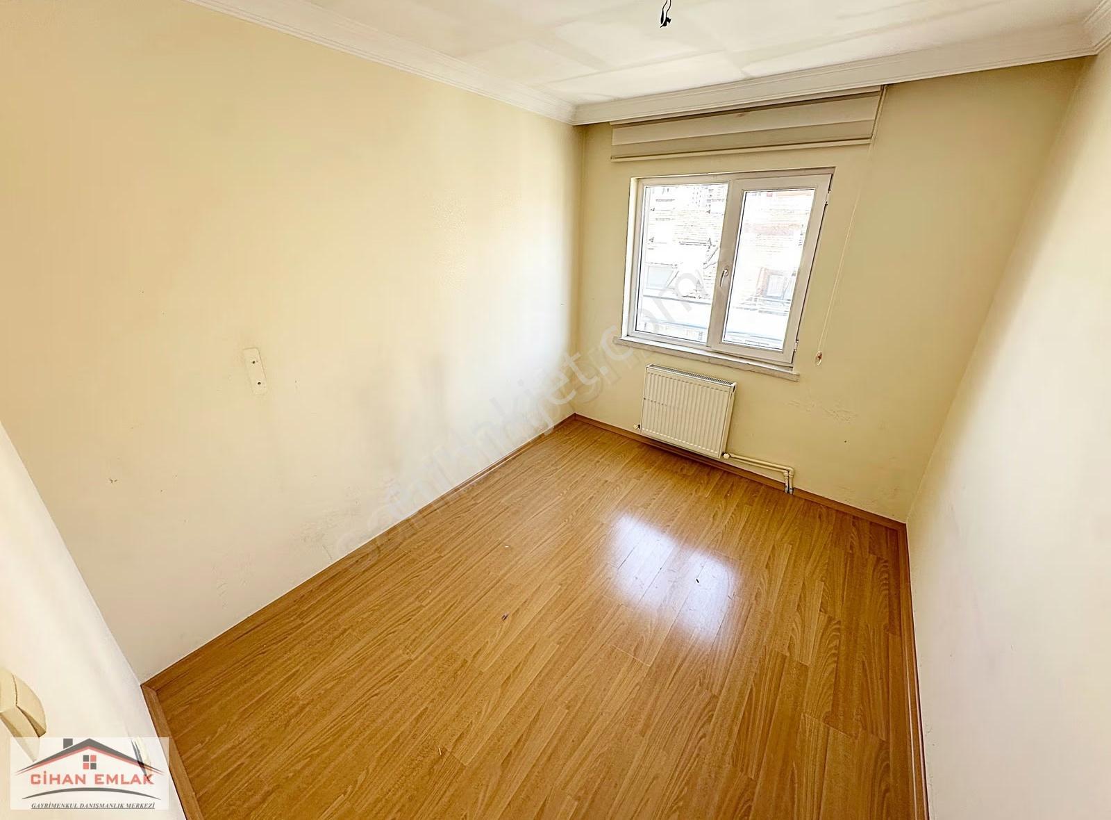 Cihan'dan Kapalı Otoparklı Ünsal Caddesi Üzerinde Katta Kiralık - Görsel 17