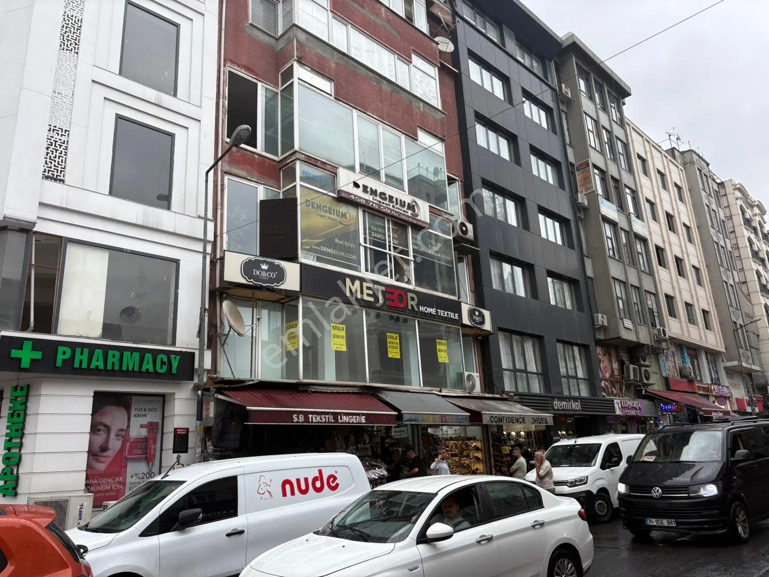 Fatih Mesihpaşa'da Geniş Vitrinli Kiralık 90 M² Mağaza