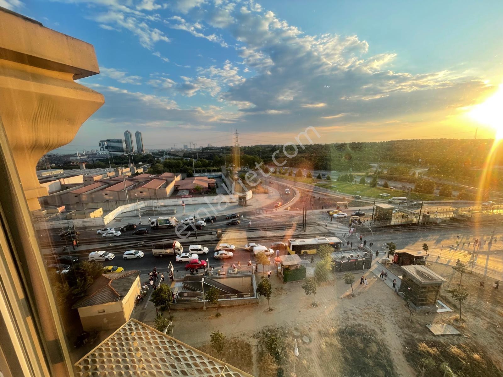 Kiptaş Venezia Mega Konutları Şehir Manzaralı Full Eşyalı - Görsel 14
