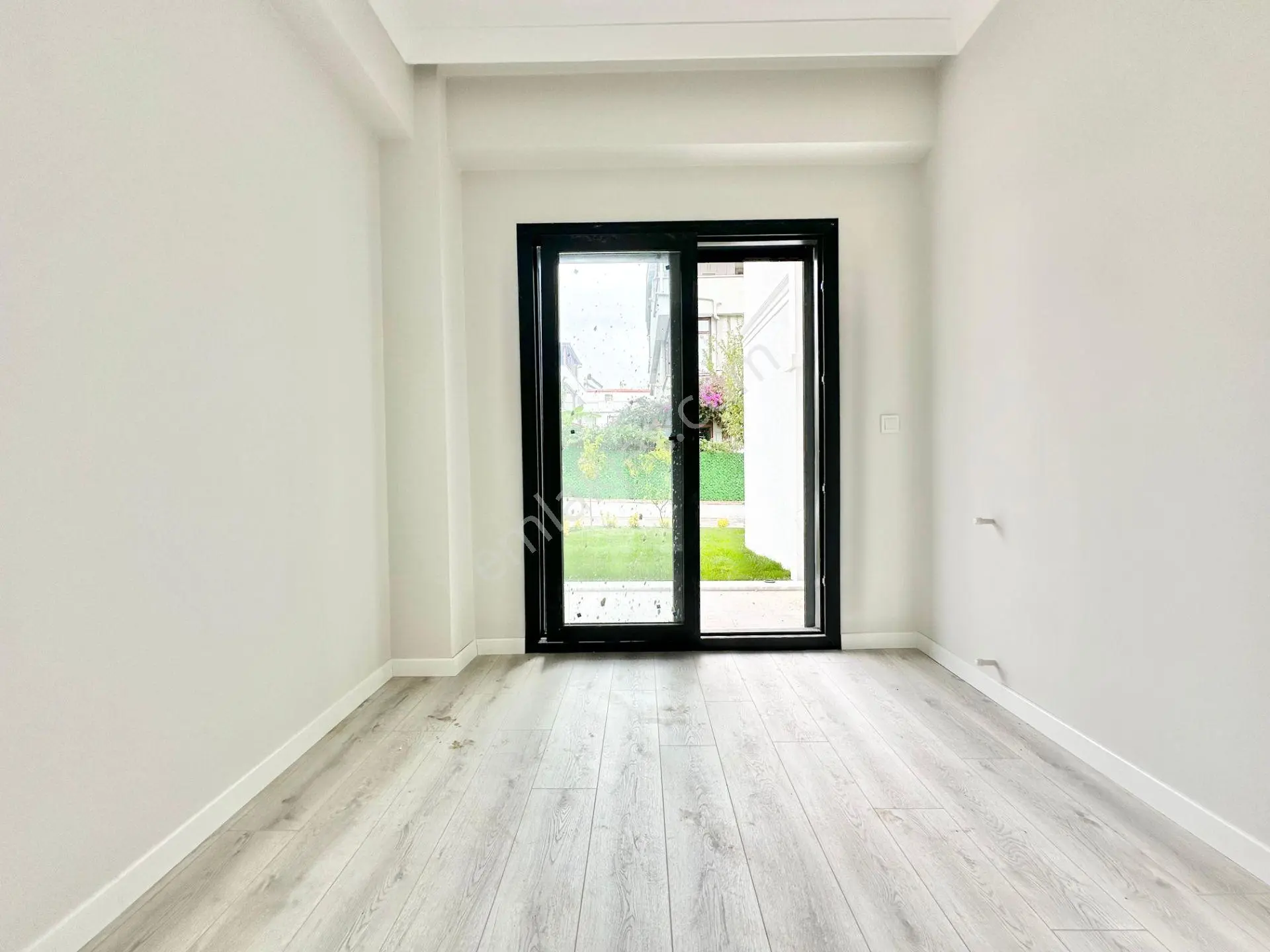 ꧁ay Emlaktan꧂küçükkuyu Mıhlı'da Lüks Butik Sitede Denize 300 M Bahçe Kullanımlı Satılık 2+1 Daire - Görsel 20