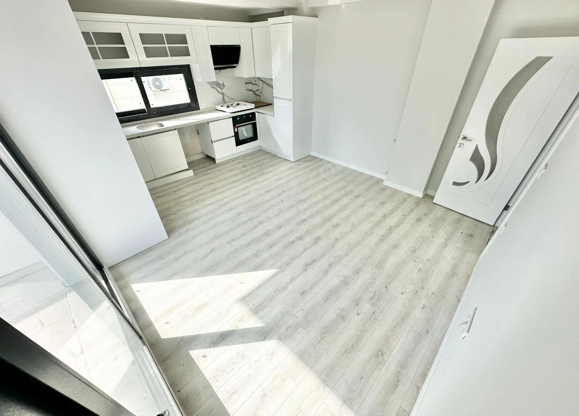 ꧁ay Emlaktan꧂küçükkuyu Mıhlı'da Lüks Butik Sitede Denize 300 M Bahçe Kullanımlı Satılık 2+1 Daire - Görsel 15