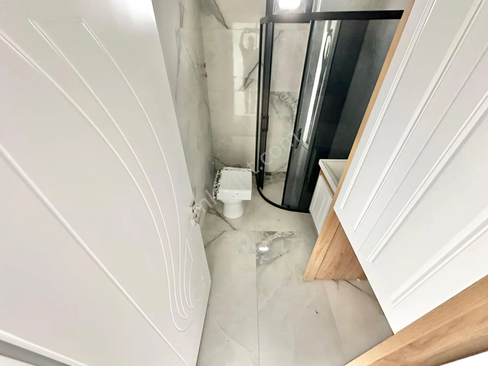 ꧁ay Emlaktan꧂küçükkuyu Mıhlı'da Lüks Butik Sitede Denize 300 M Bahçe Kullanımlı Satılık 2+1 Daire - Görsel 24