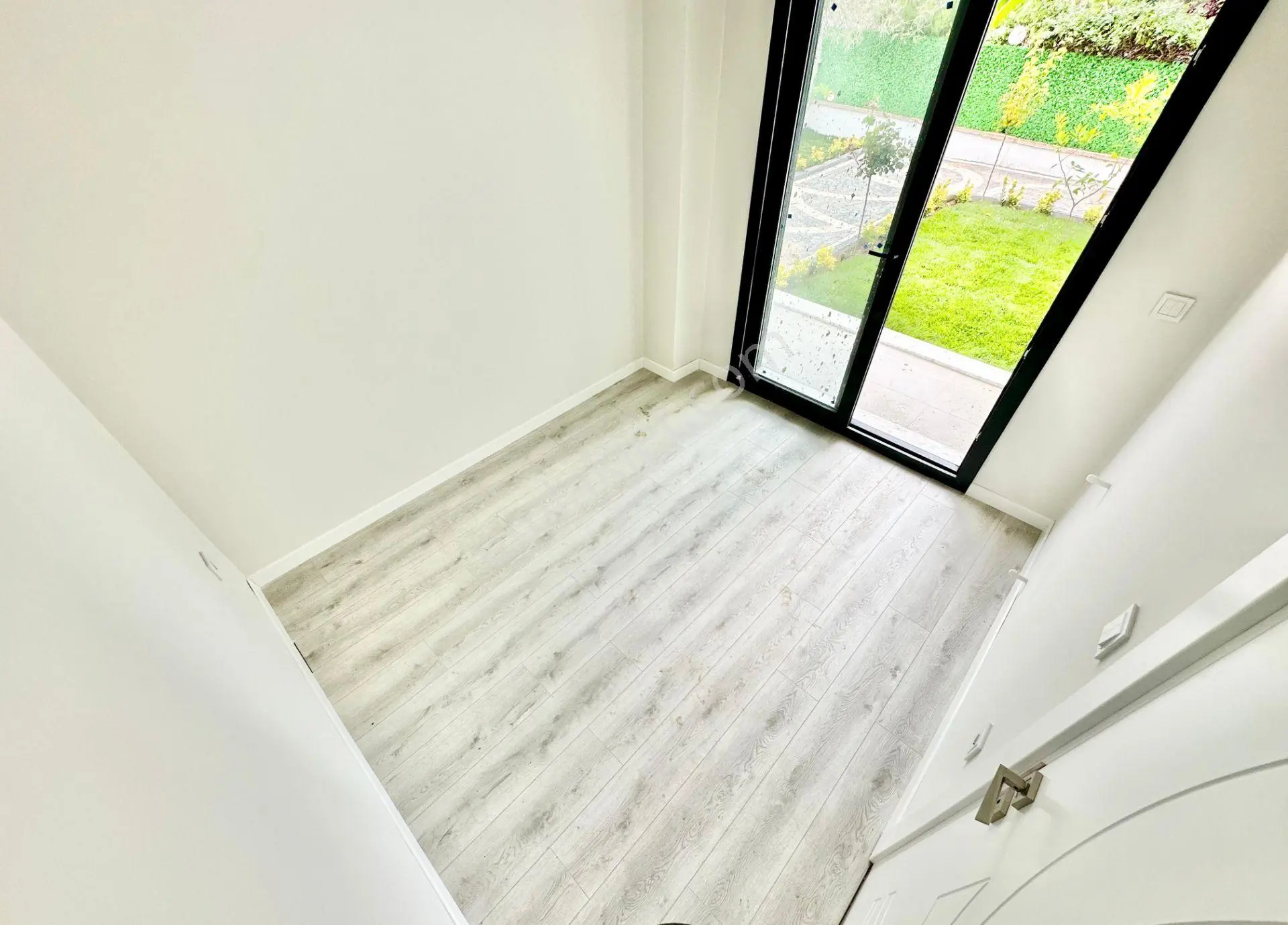 ꧁ay Emlaktan꧂küçükkuyu Mıhlı'da Lüks Butik Sitede Denize 300 M Bahçe Kullanımlı Satılık 2+1 Daire - Görsel 21