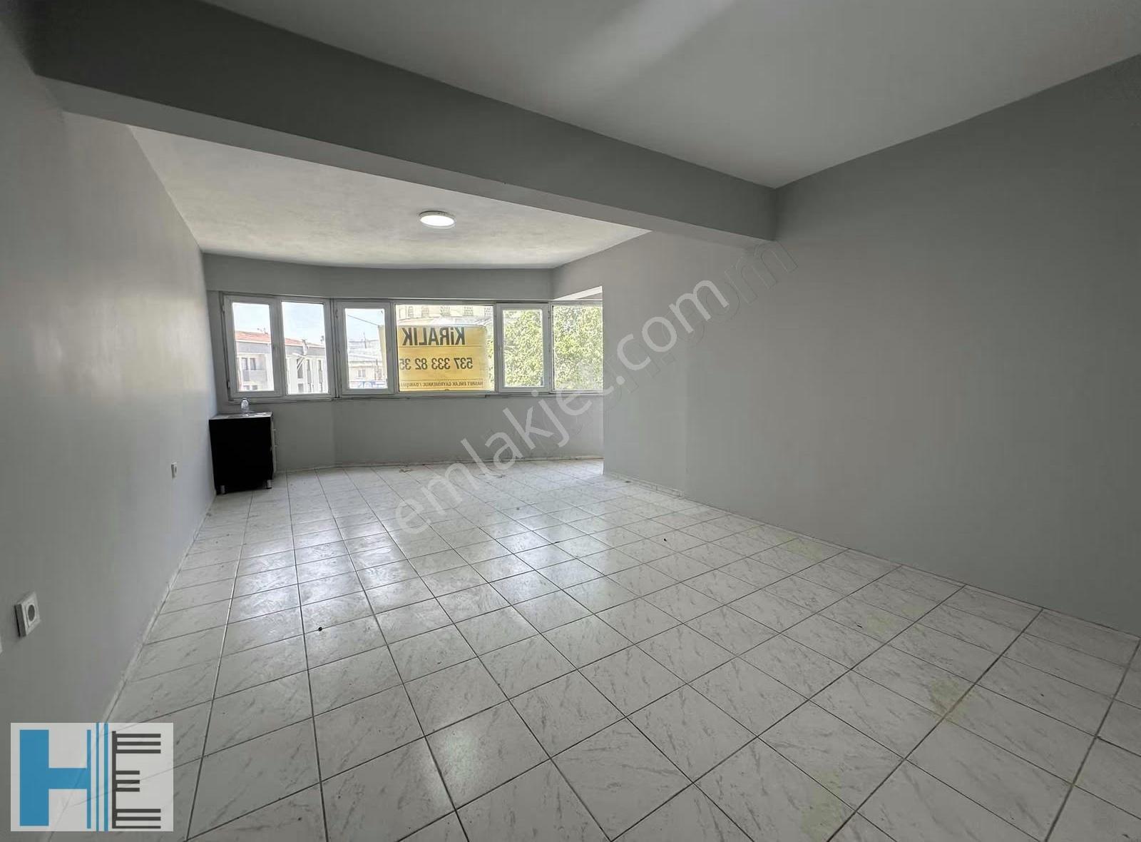 Atatürk Caddesi Üzerin De Kiralık 40m2 Dükkan - Görsel 4