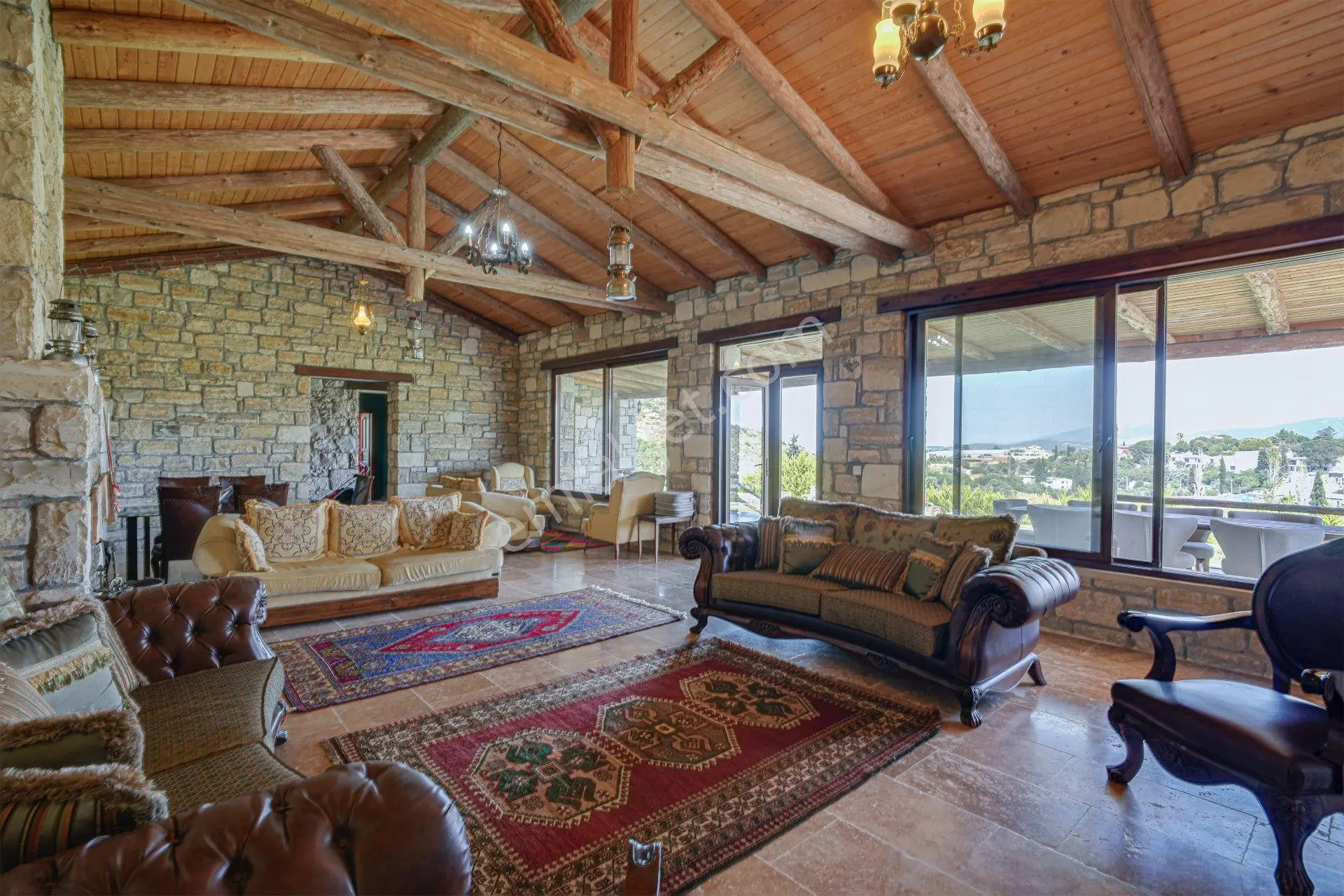 Urla'da 3.110 M² İçinde Eşsiz Taş Malikâne | Konut & Ticari Potansiyel - Görsel 4