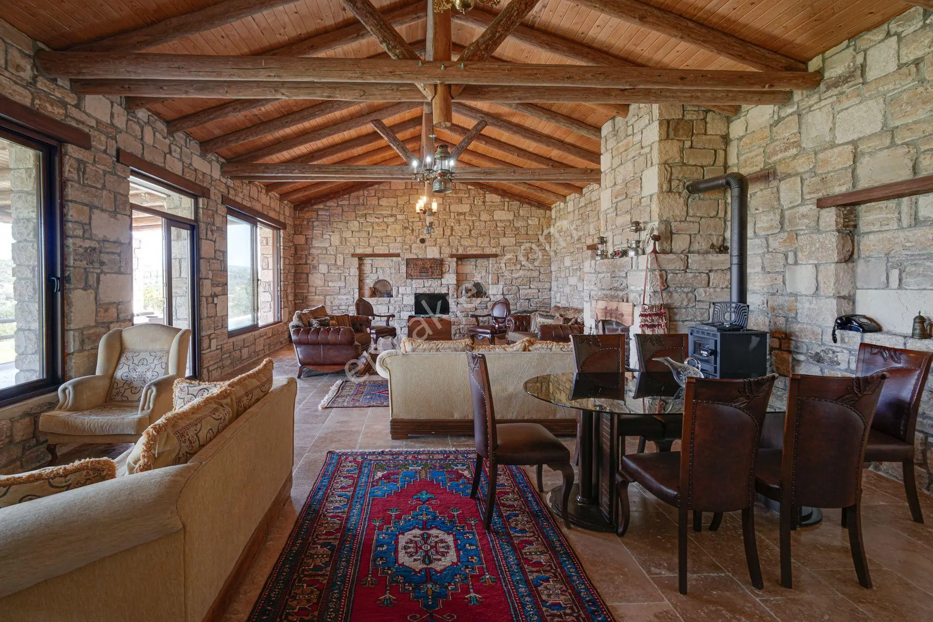 Urla'da 3.110 M² İçinde Eşsiz Taş Malikâne | Konut & Ticari Potansiyel - Görsel 2