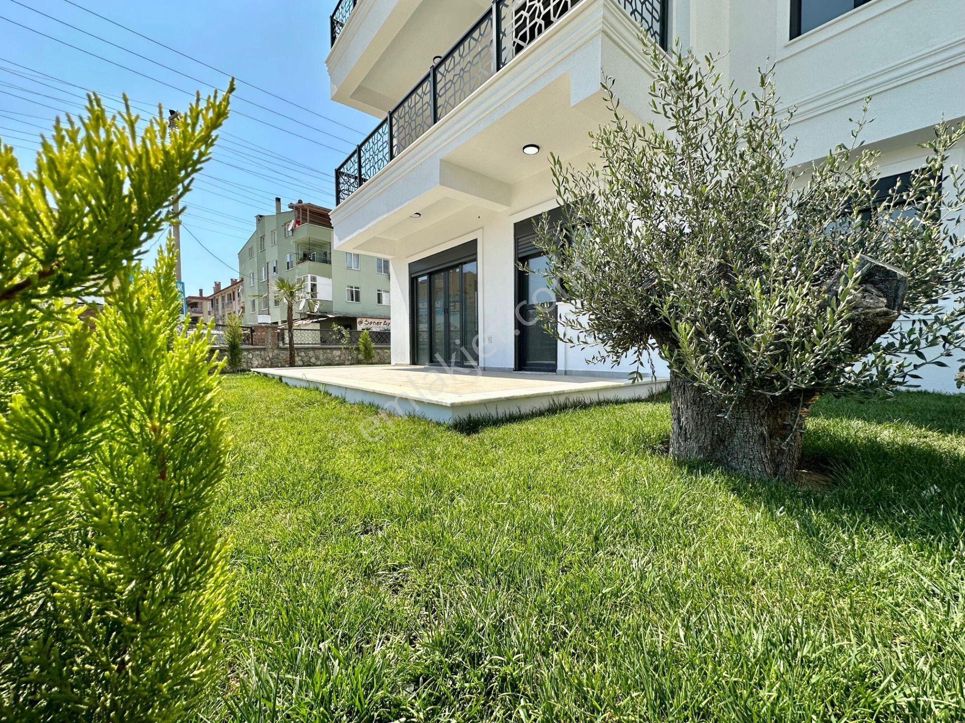 ꧁akçay Ay Emlaktan꧂küçükkuyu'da Lüks Sitede Denize 250 Mt Bahçe Kullanımlı Satılık 2+1 Daire