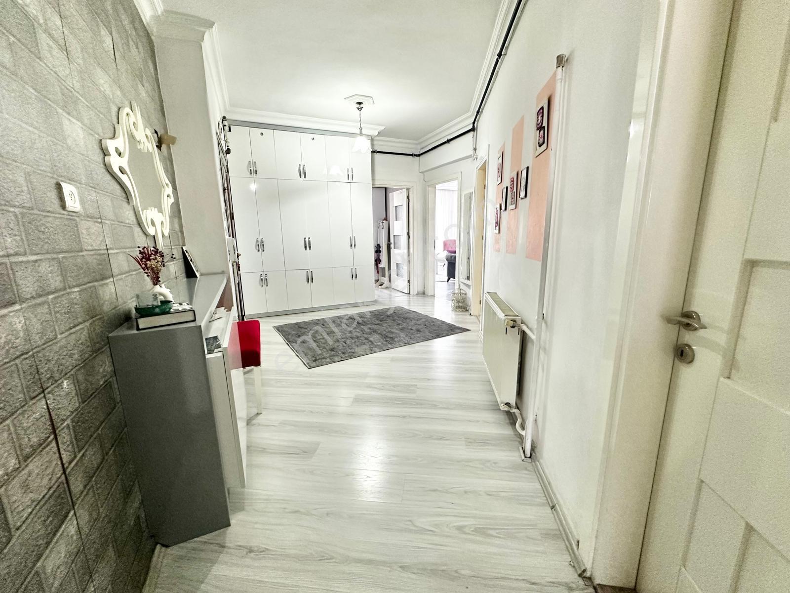 İstiklal Mahallesinde 3,5+1 Fırsat Daire - Görsel 13