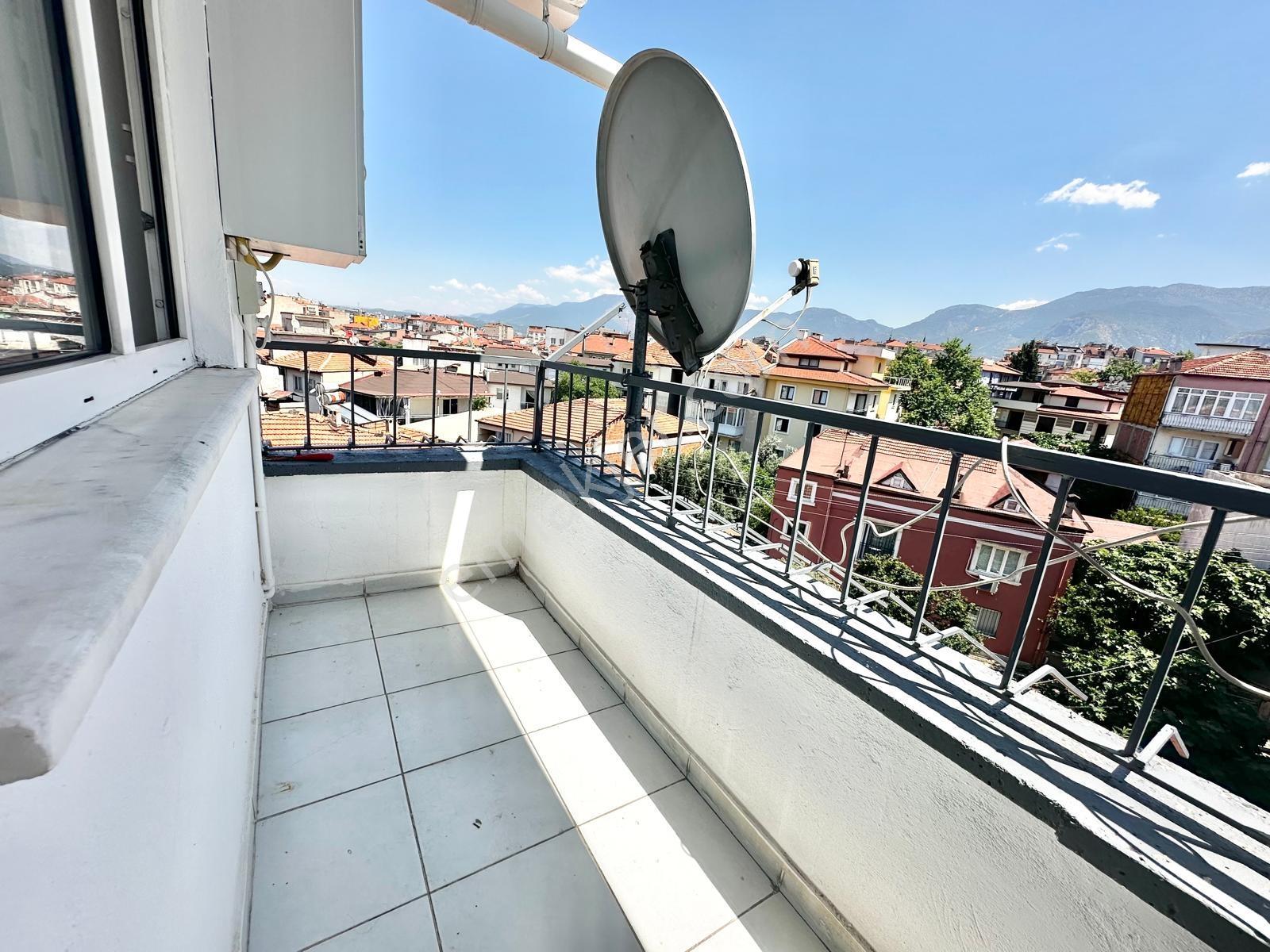 İstiklal Mahallesinde 3,5+1 Fırsat Daire - Görsel 8