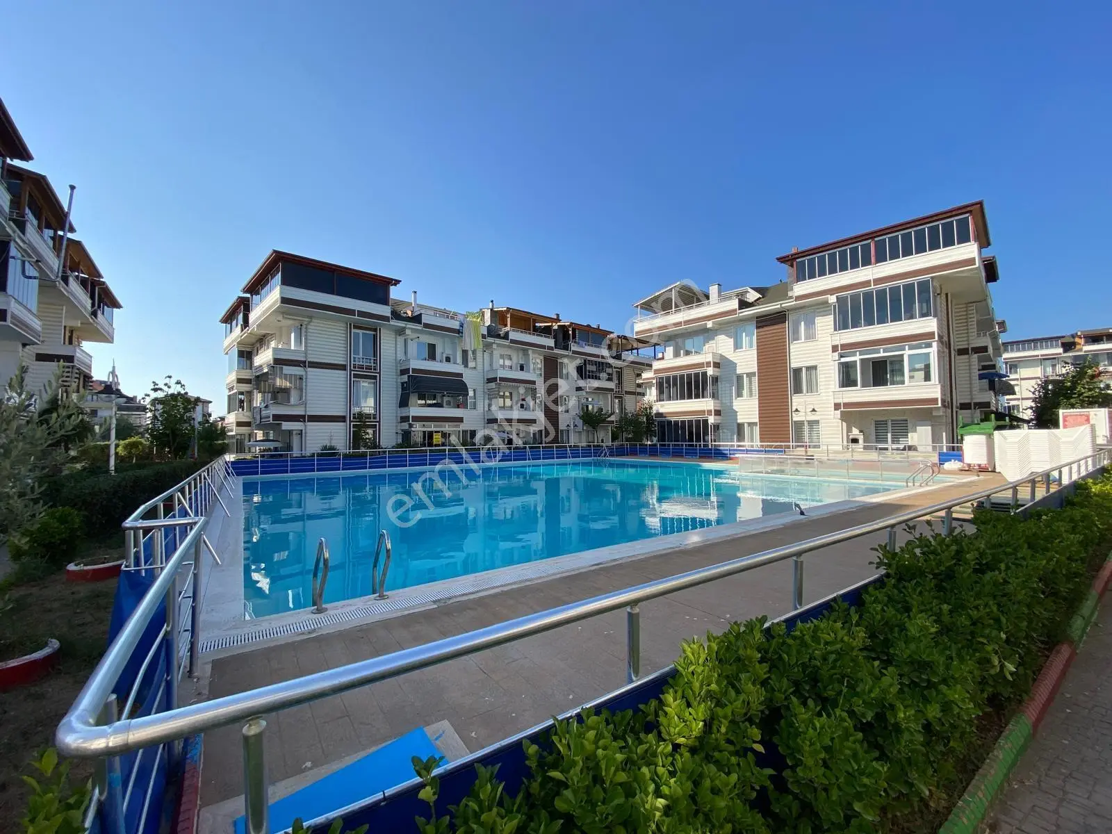 ***havuz Cephe 1+1 Kısmi Eşyalı **