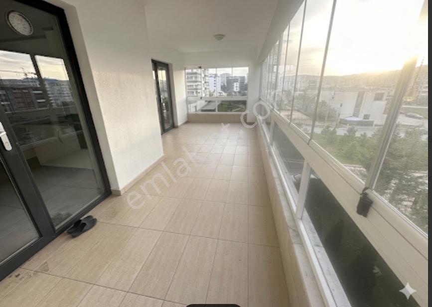 Bağlıca'nın Çok Merkezi Konumda Komple Yenilenmiş 4+1 Kiralık - Görsel 7