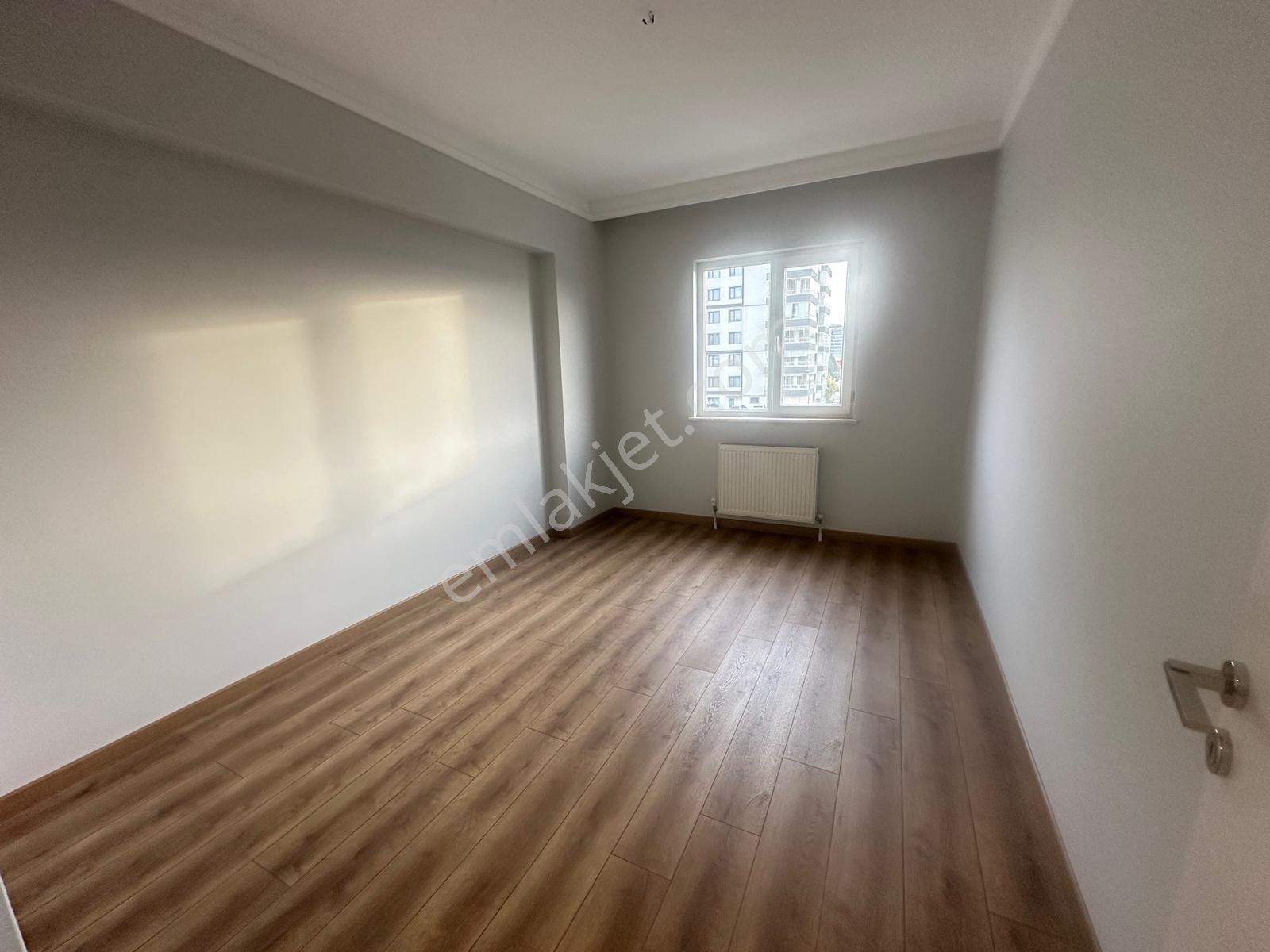 Bağlıca'nın Çok Merkezi Konumda Komple Yenilenmiş 4+1 Kiralık - Görsel 3