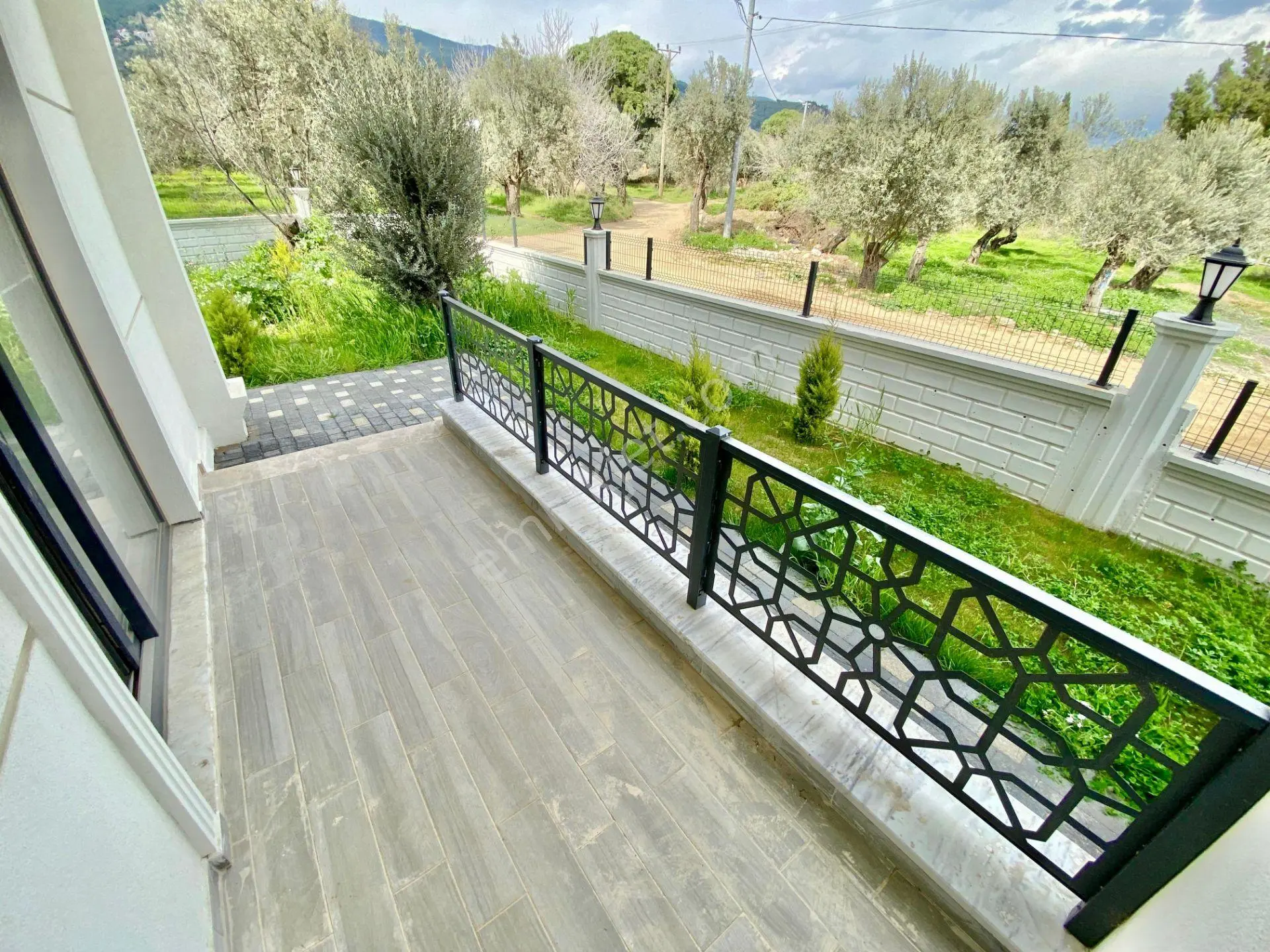 ꧁akçay Ay Emlaktan꧂güre'de Lüks Sitede Bahçe Kullanımlı Müstakil Tadında Satılık 2+1 Şık Daire - Görsel 4