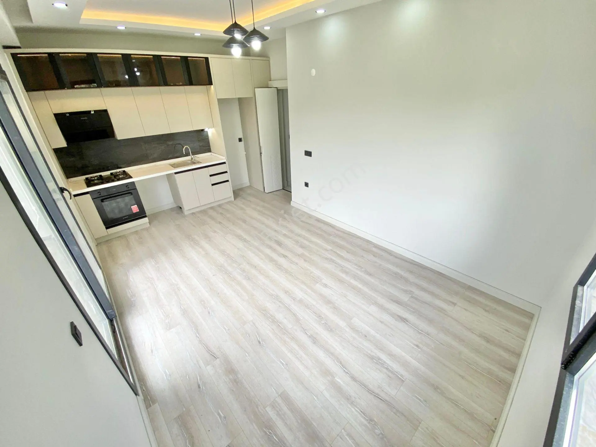 ꧁akçay Ay Emlaktan꧂güre'de Lüks Sitede Bahçe Kullanımlı Müstakil Tadında Satılık 2+1 Şık Daire - Görsel 8