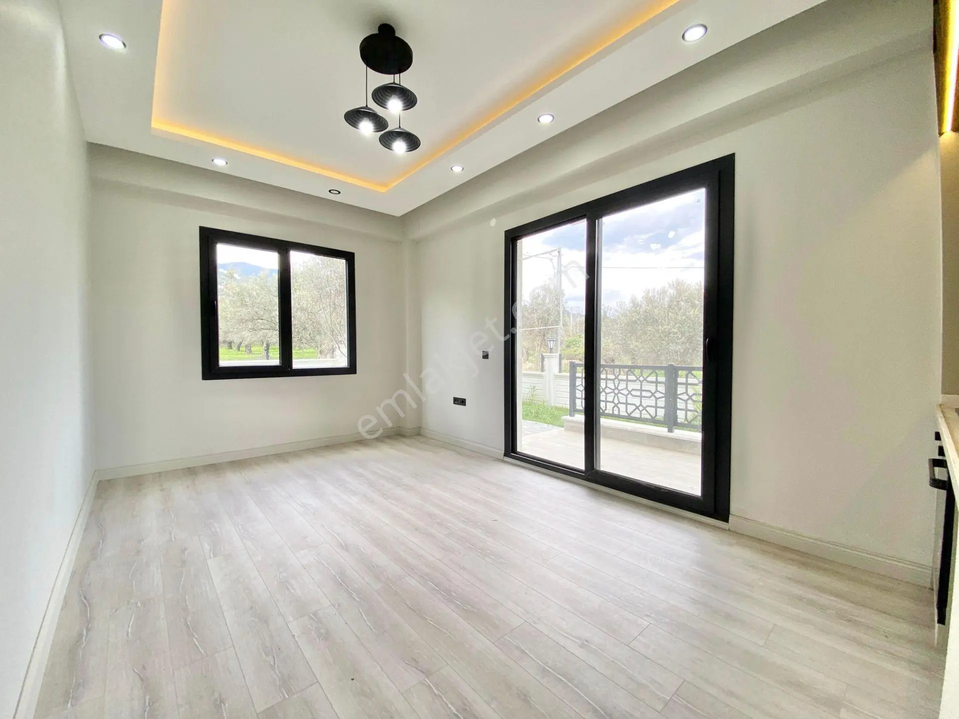 ꧁akçay Ay Emlaktan꧂güre'de Lüks Sitede Bahçe Kullanımlı Müstakil Tadında Satılık 2+1 Şık Daire - Görsel 26