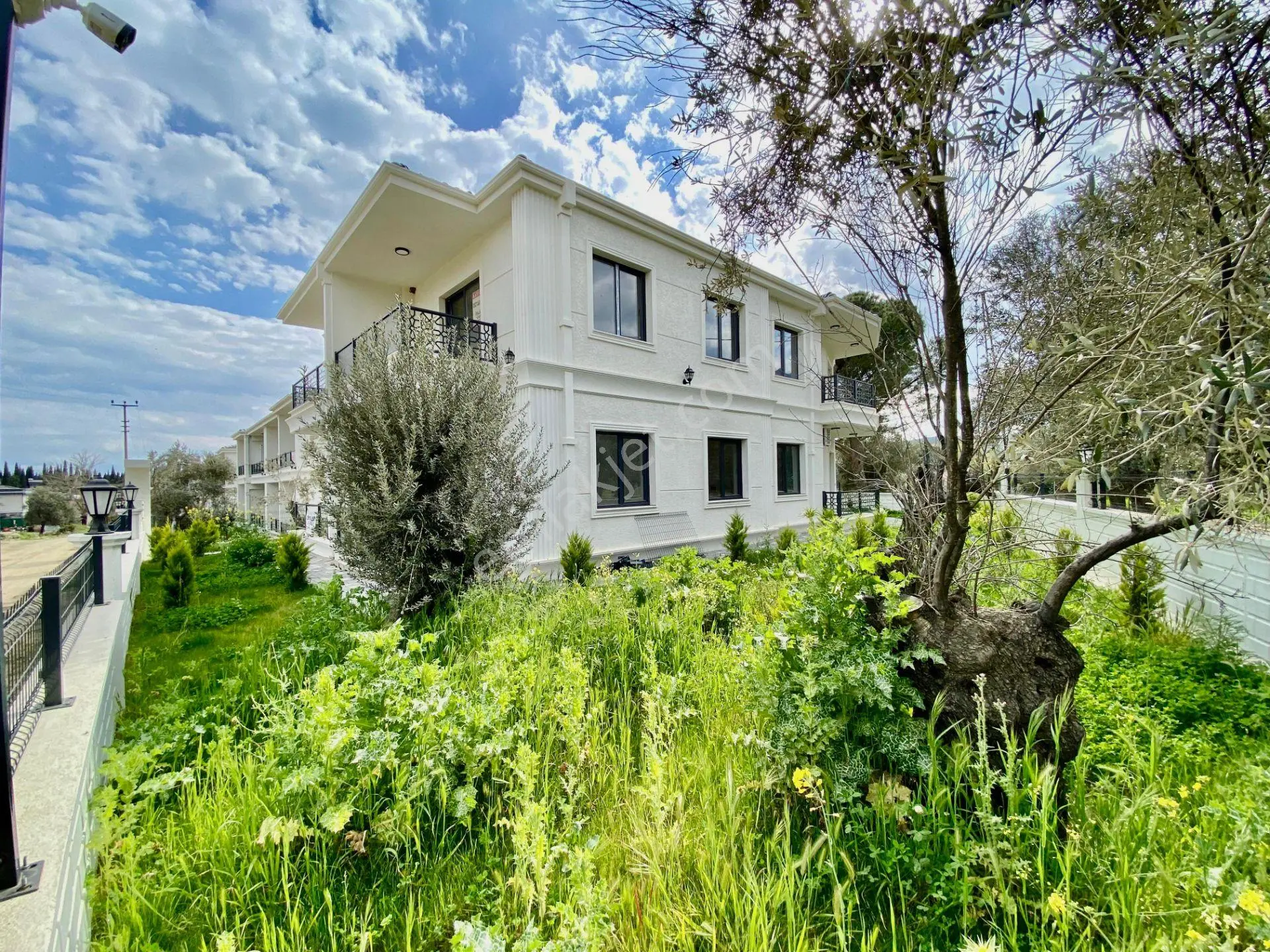 ꧁akçay Ay Emlaktan꧂güre'de Lüks Sitede Bahçe Kullanımlı Müstakil Tadında Satılık 2+1 Şık Daire - Görsel 34
