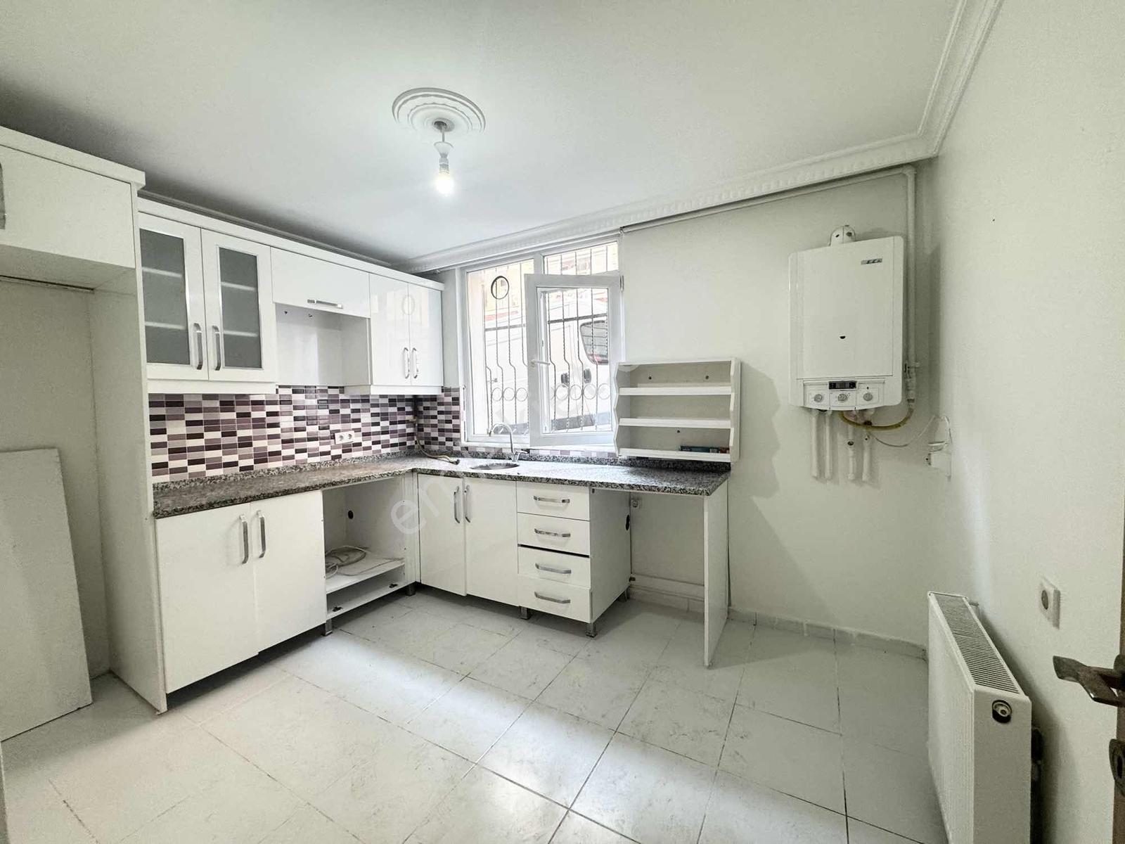 Yoldaş İnş Satılık 2+1 Düz Giriş 110 M2 Daire