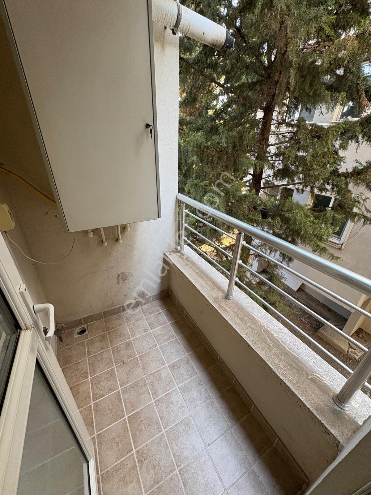 Görüklede Çok Merkezi Ayrı Mutfaklı 1+1 Eşyalı Kiralık Daire - Görsel 2