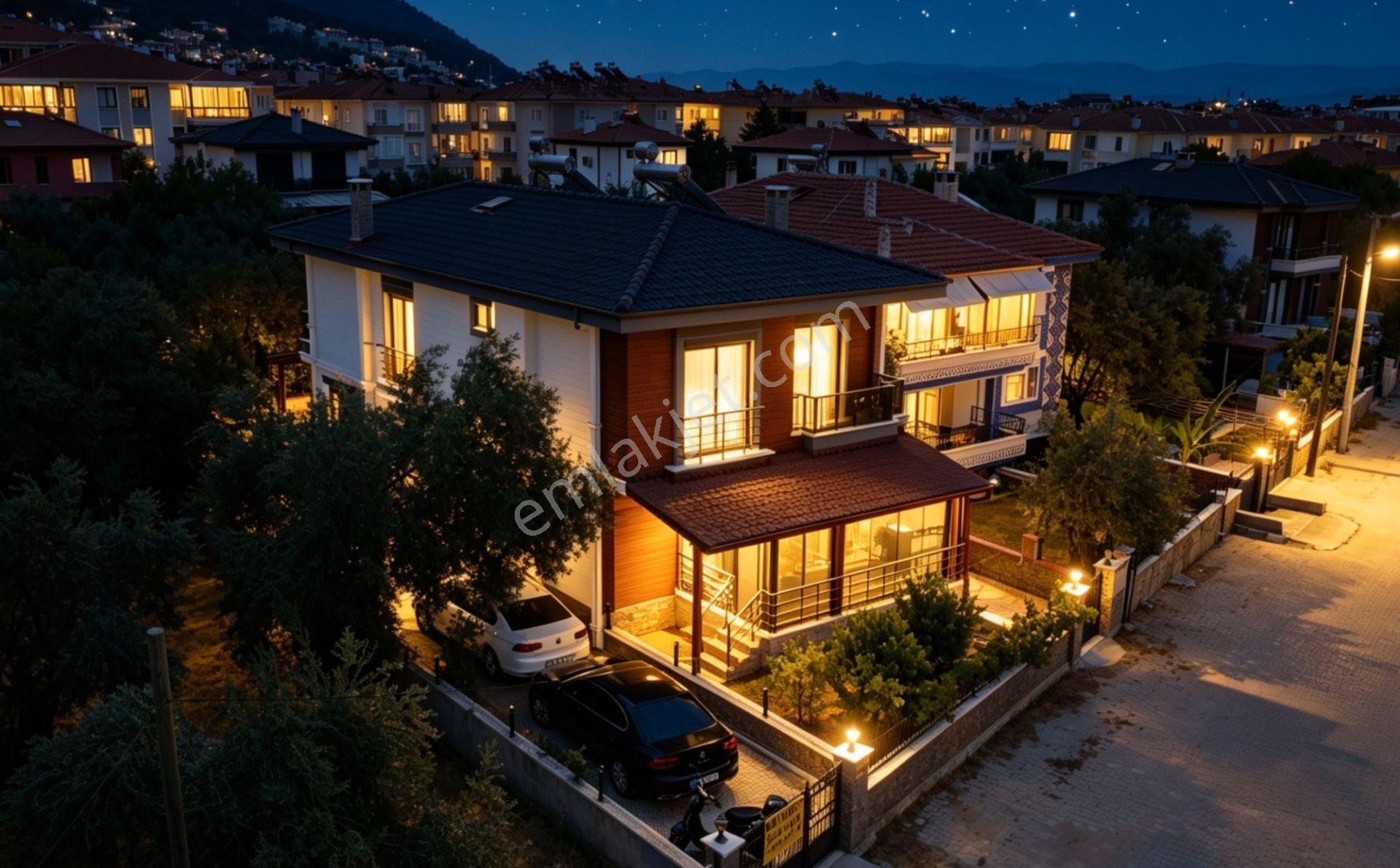 Altınoluk'ta Geniş Bahçeli, Müstakil Yaşam Sunan İkiz Villa!