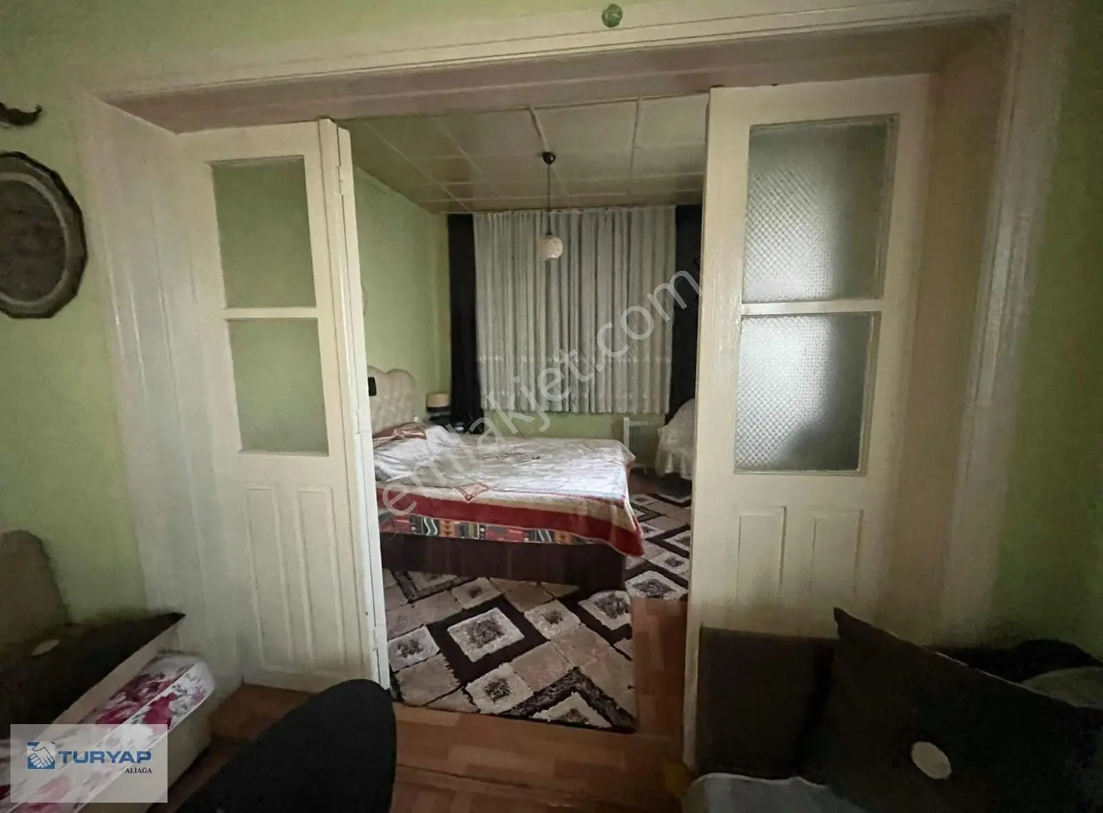Aliağa Aşağışakranda Arsa Fiyatına Satılık Bahçeli Köy Evi