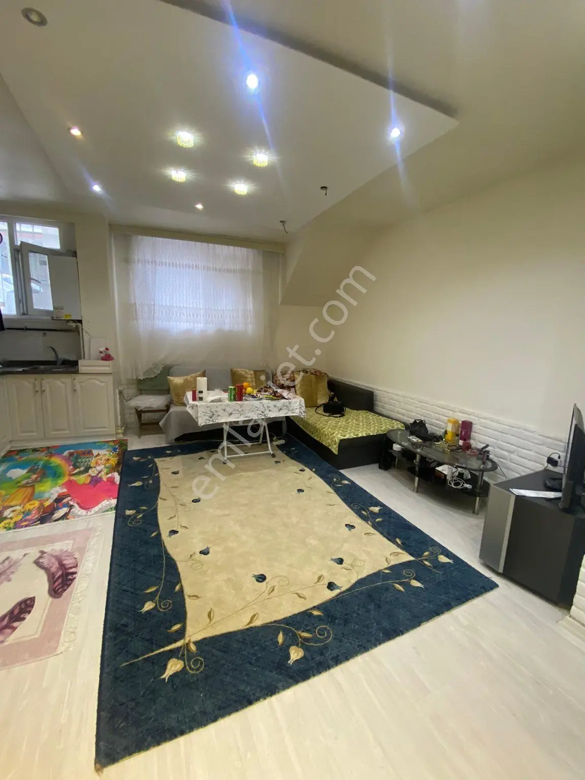 Bahçeşehir Mobilyacılar Çarşısı Karşısında 2+1 65m2 Eşyalı Kiralık Daire 18,000₺