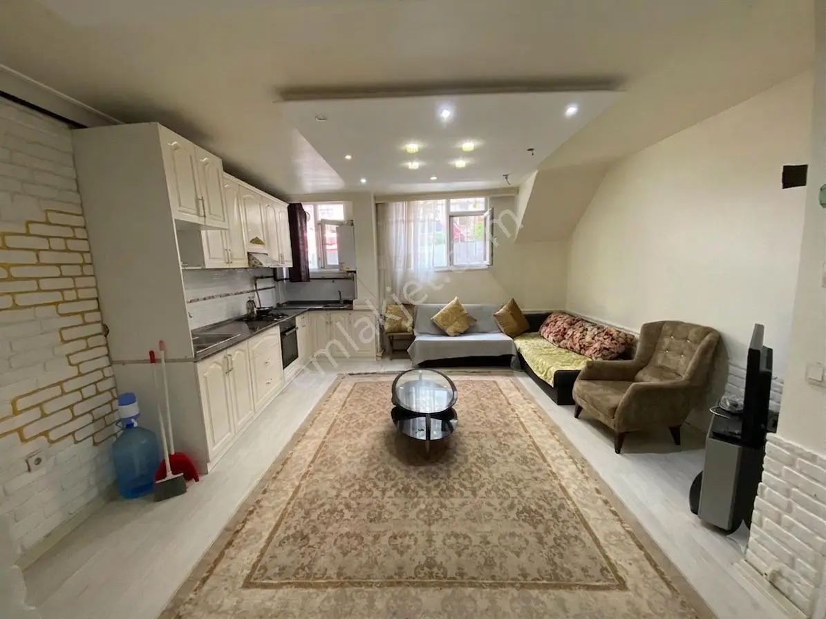 Bahçeşehir Mobilyacılar Çarşısı Karşısında 2+1 65m2 Eşyalı Kiralık Daire 18,000₺