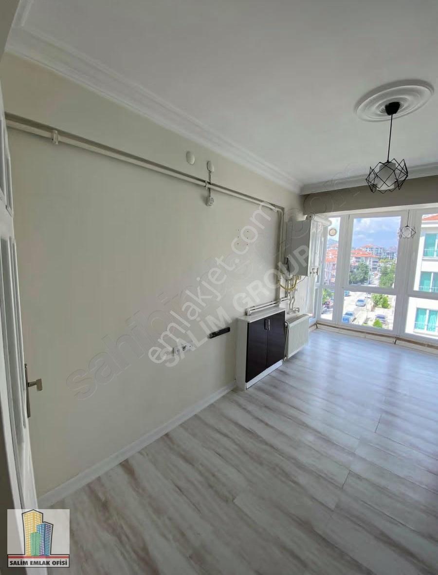 Fatih Mahallesinde Bakımlı Geniş Ön Cephe 3+1 Kiralık Daire - Görsel 12