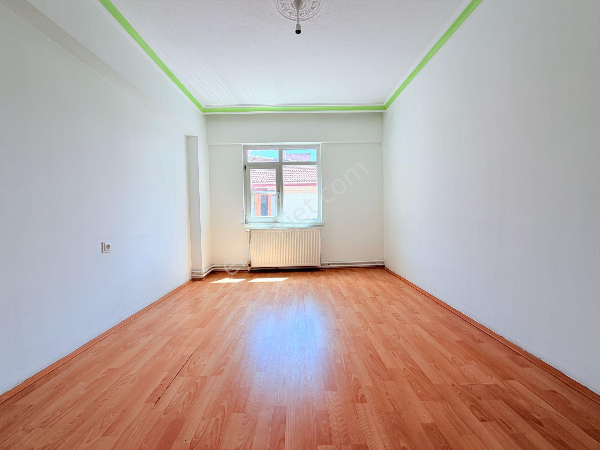 Nam-ak Emlak'tan Beş Yola Yakın Güney Cephe Katta 3+1 Daire - Görsel 18