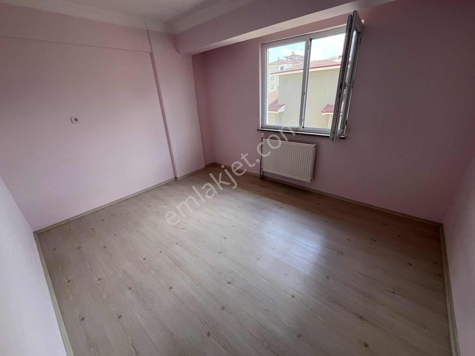Tosya Yolunda Geniş Kullanışlı 3+1 Kiralık Daire - Görsel 9