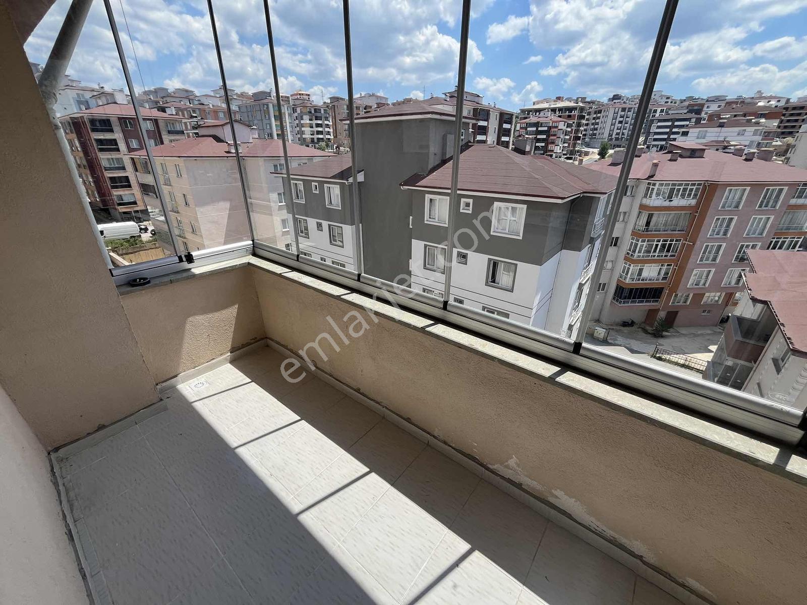 Tosya Yolunda Geniş Kullanışlı 3+1 Kiralık Daire - Görsel 13