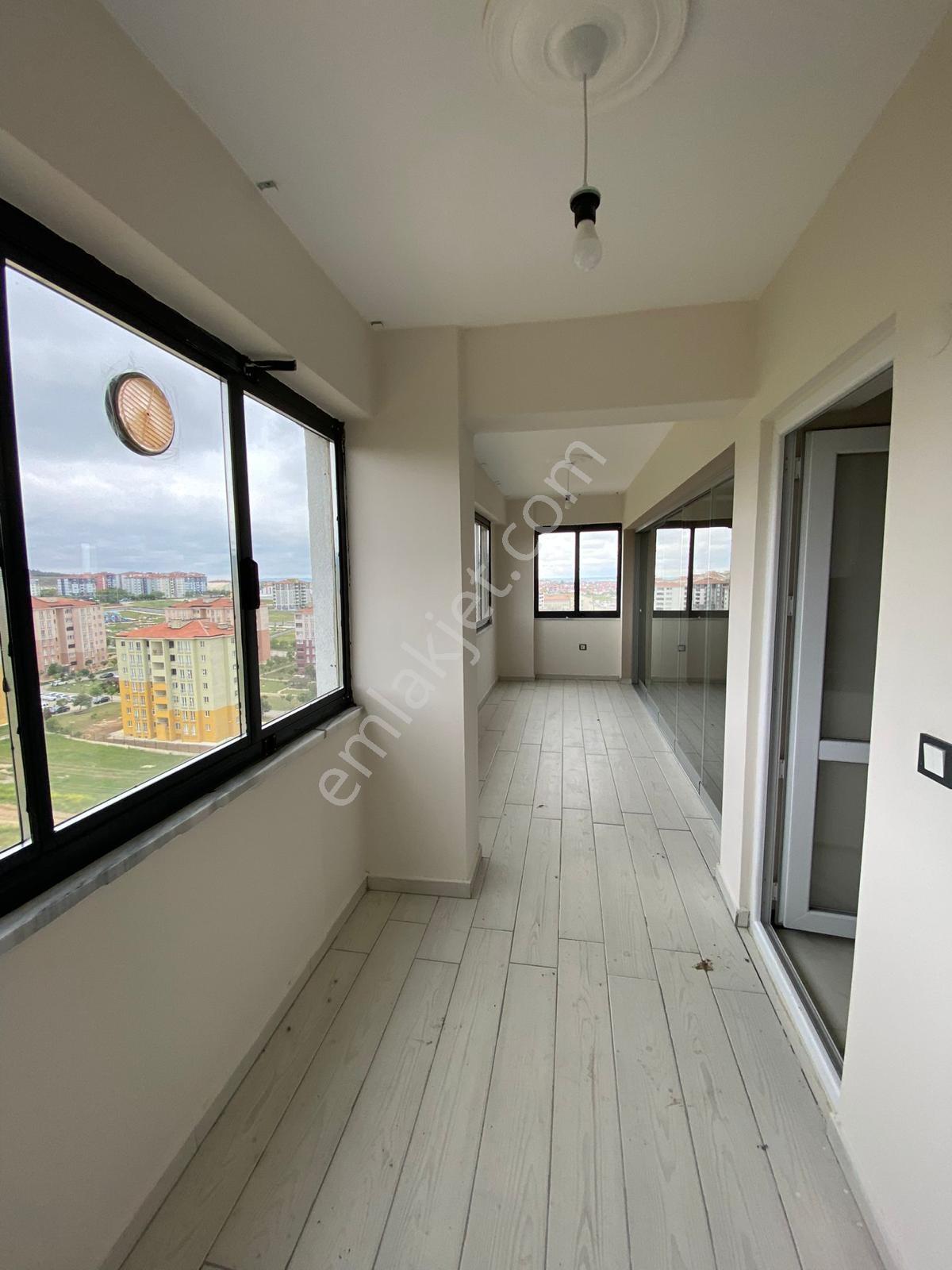 Ege Emlak'tan Yeni Mahalle De 3+1 Ara Kat Kiralık Daire - Görsel 2