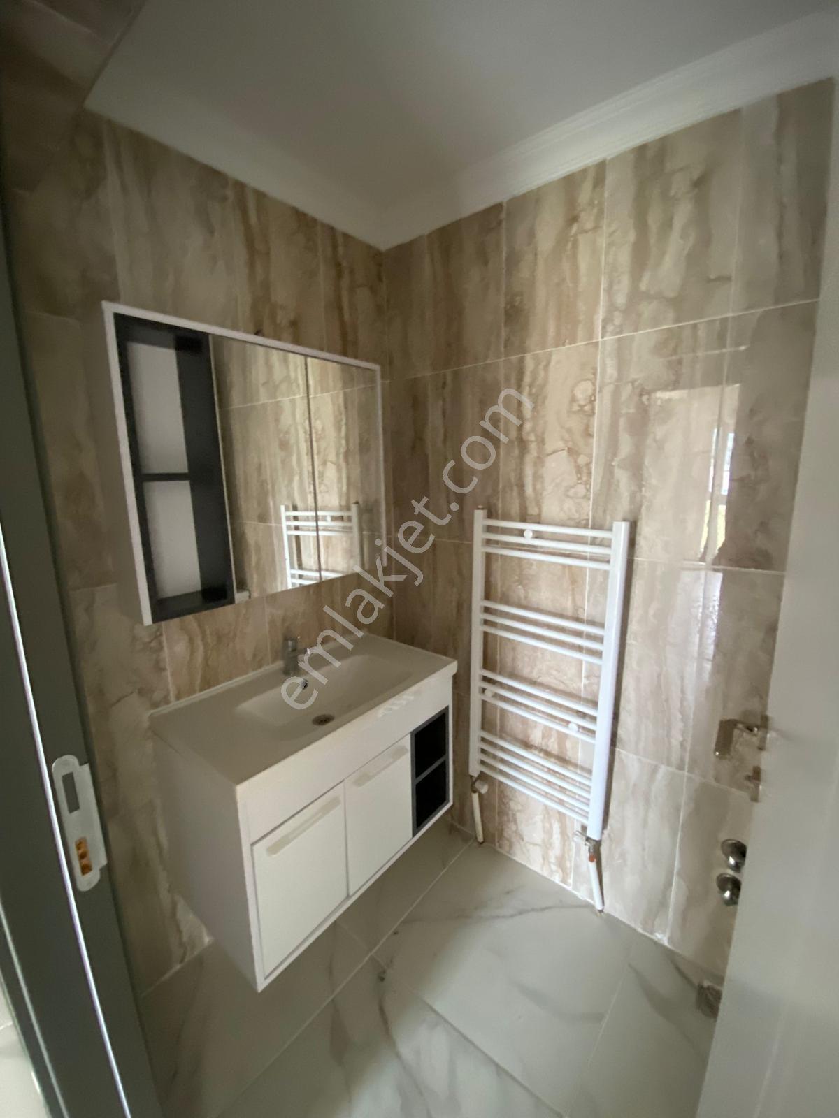 Ege Emlak'tan Yeni Mahalle De 3+1 Ara Kat Kiralık Daire - Görsel 5