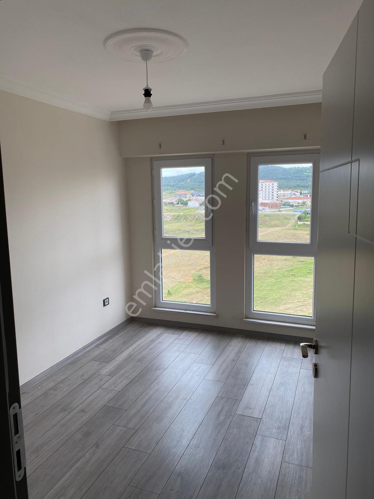 Ege Emlak'tan Yeni Mahalle De 3+1 Ara Kat Kiralık Daire - Görsel 4