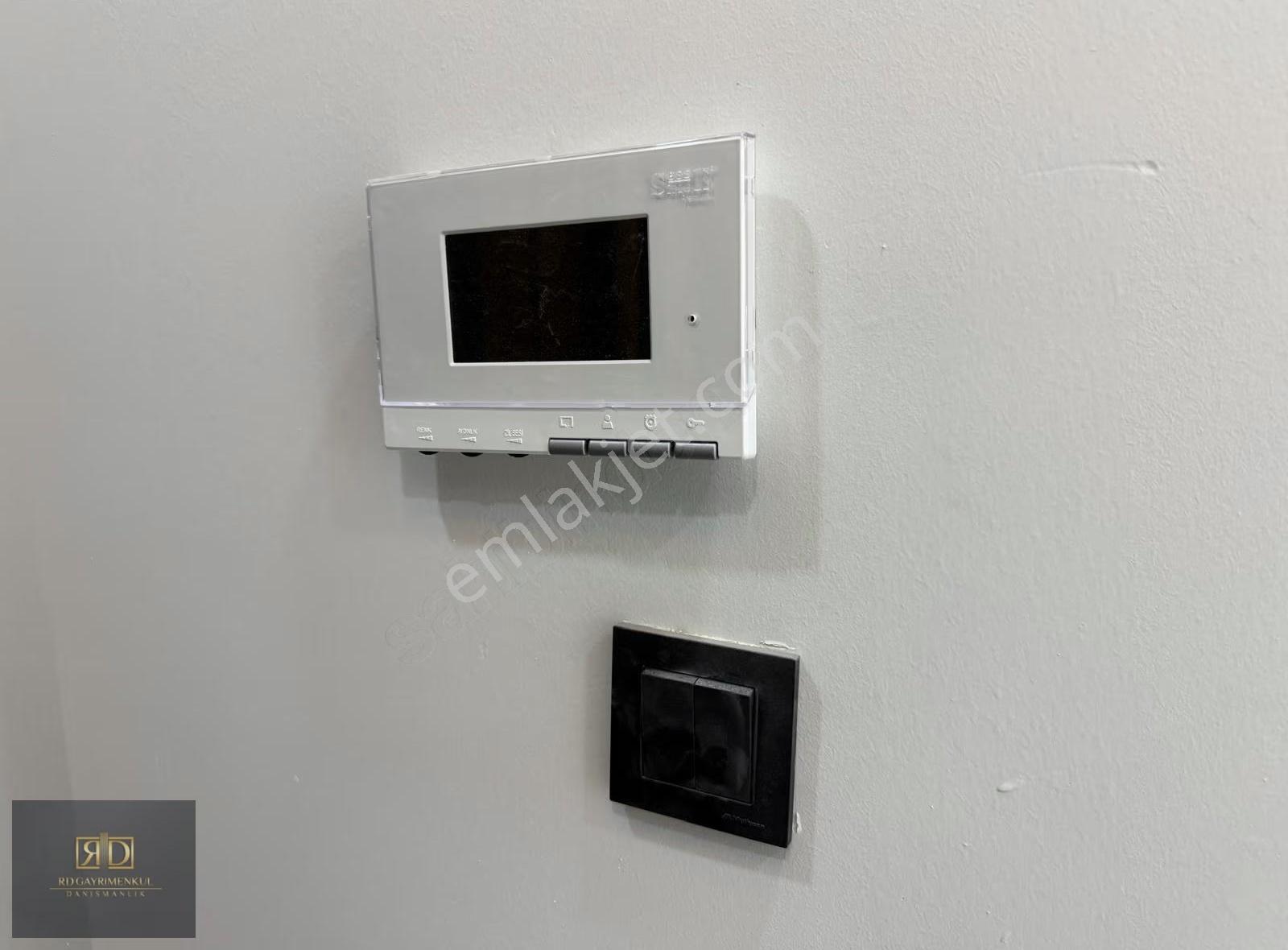 Rd'den Eşyalı Kiralık 1+1 Yeni Binada Cam Bal. Kap. Mutfak Daire